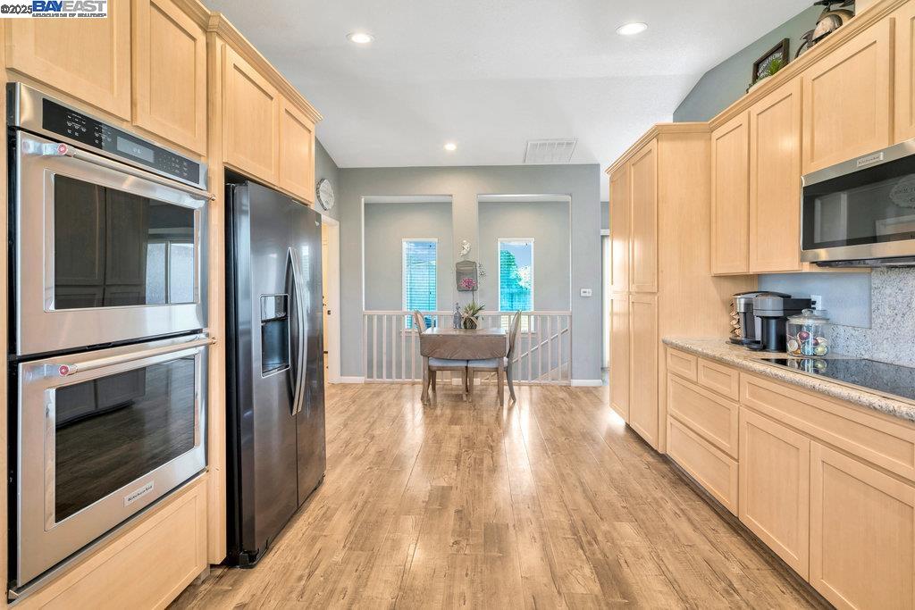 Detail Gallery Image 13 of 44 For 8540 W Bates Ct, Tracy,  CA 95304 - 6 Beds | 3 Baths