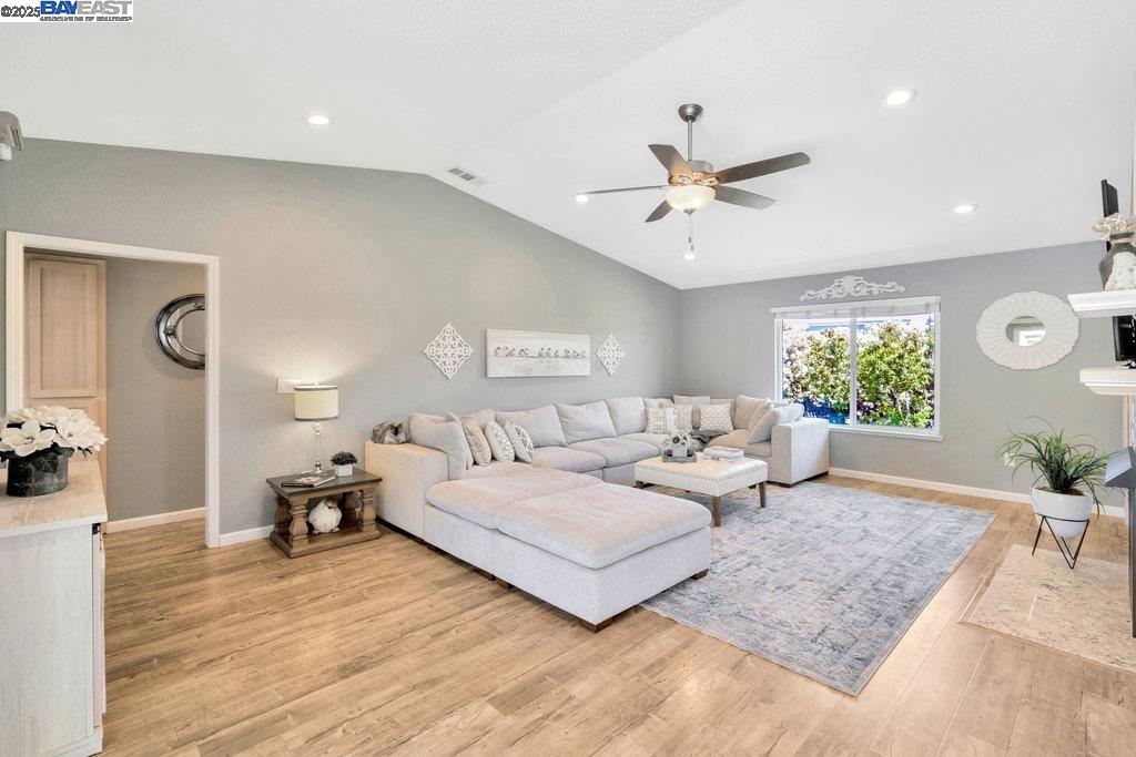 Detail Gallery Image 15 of 44 For 8540 W Bates Ct, Tracy,  CA 95304 - 6 Beds | 3 Baths