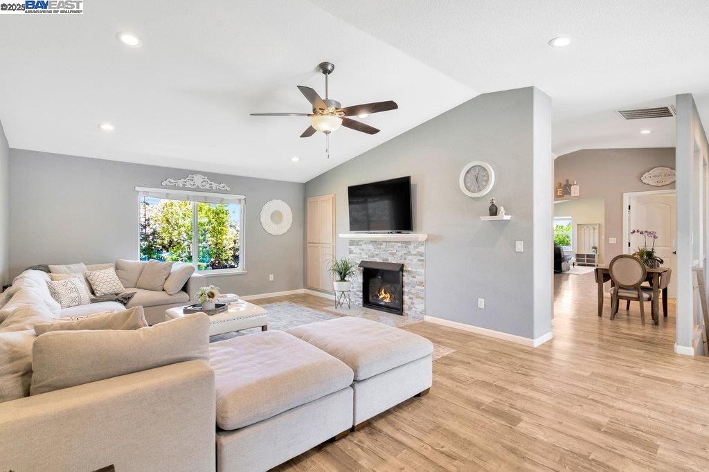 Detail Gallery Image 16 of 44 For 8540 W Bates Ct, Tracy,  CA 95304 - 6 Beds | 3 Baths