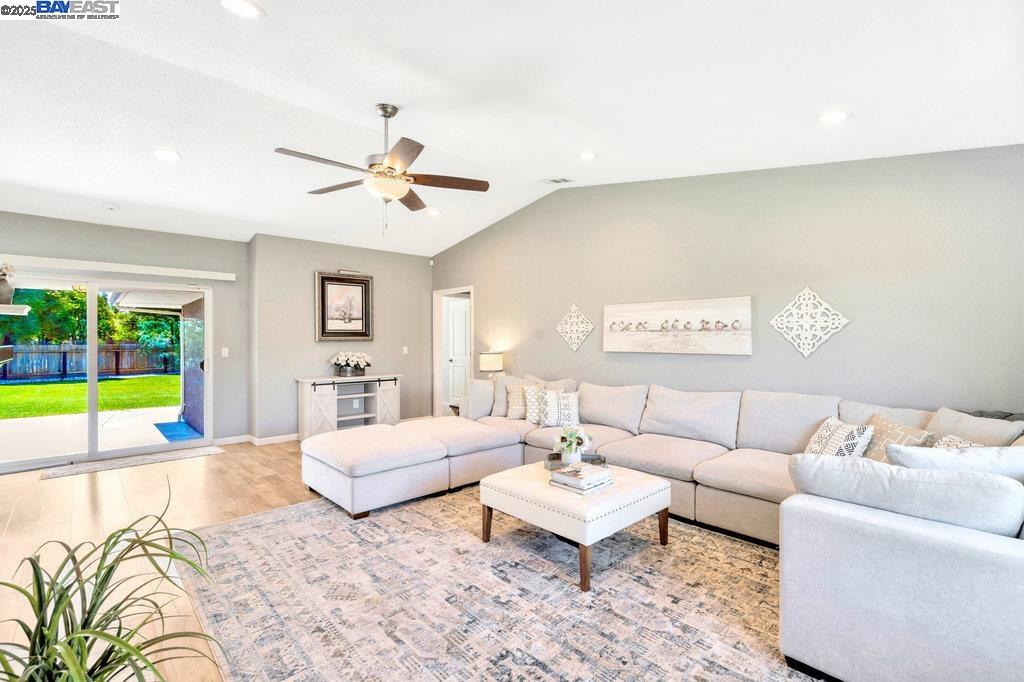 Detail Gallery Image 17 of 44 For 8540 W Bates Ct, Tracy,  CA 95304 - 6 Beds | 3 Baths