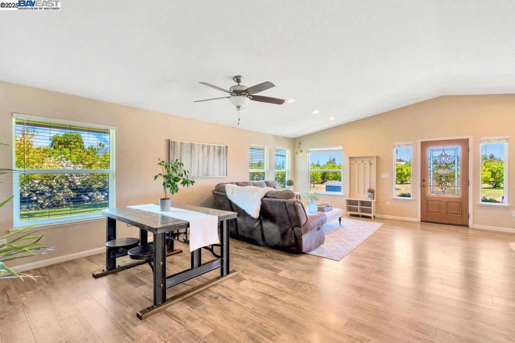 Detail Gallery Image 3 of 44 For 8540 W Bates Ct, Tracy,  CA 95304 - 6 Beds | 3 Baths