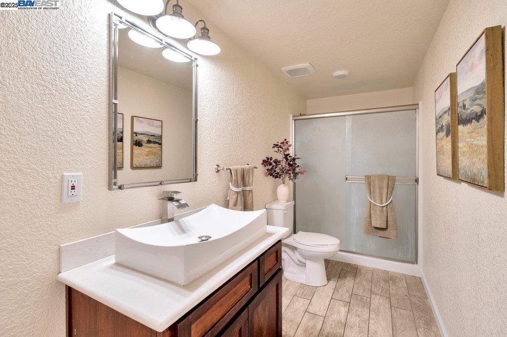 Detail Gallery Image 31 of 44 For 8540 W Bates Ct, Tracy,  CA 95304 - 6 Beds | 3 Baths