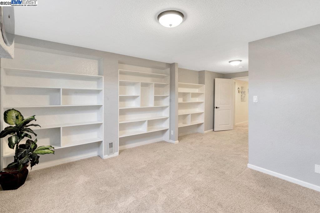 Detail Gallery Image 35 of 44 For 8540 W Bates Ct, Tracy,  CA 95304 - 6 Beds | 3 Baths