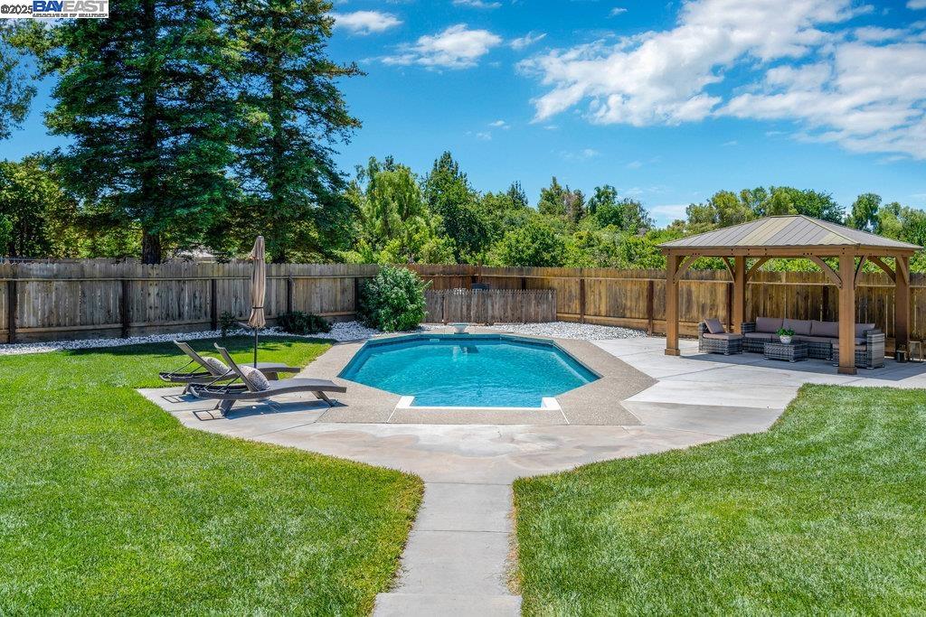 Detail Gallery Image 37 of 44 For 8540 W Bates Ct, Tracy,  CA 95304 - 6 Beds | 3 Baths