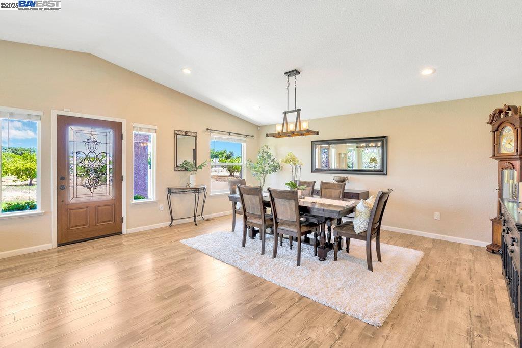 Detail Gallery Image 9 of 44 For 8540 W Bates Ct, Tracy,  CA 95304 - 6 Beds | 3 Baths