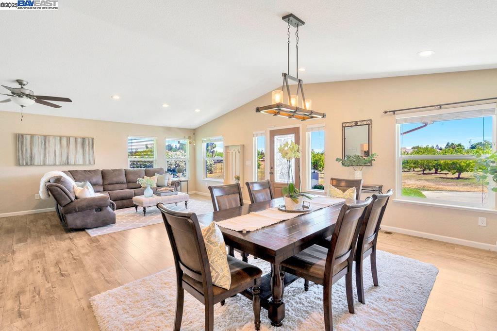 Detail Gallery Image 10 of 44 For 8540 W Bates Ct, Tracy,  CA 95304 - 6 Beds | 3 Baths