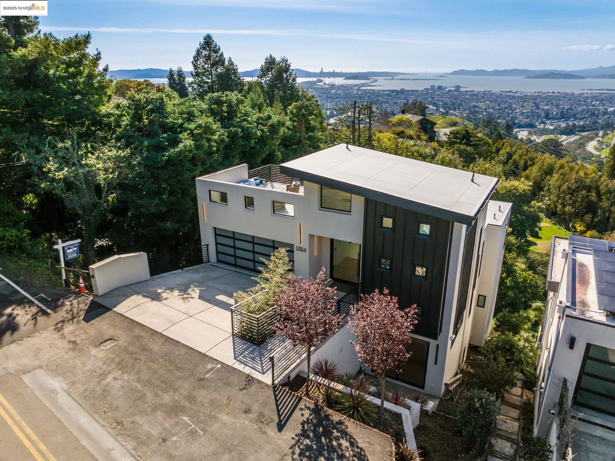 Detail Gallery Image 1 of 1 For 17014 Broadway Ter, Oakland,  CA 94611 - 4 Beds | 5 Baths