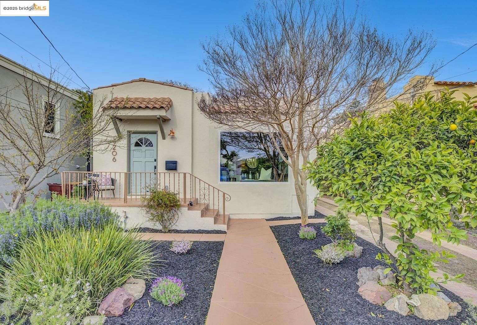 Detail Gallery Image 1 of 1 For 3206 Madeline Street, Oakland,  CA 94602 - 2 Beds | 2 Baths