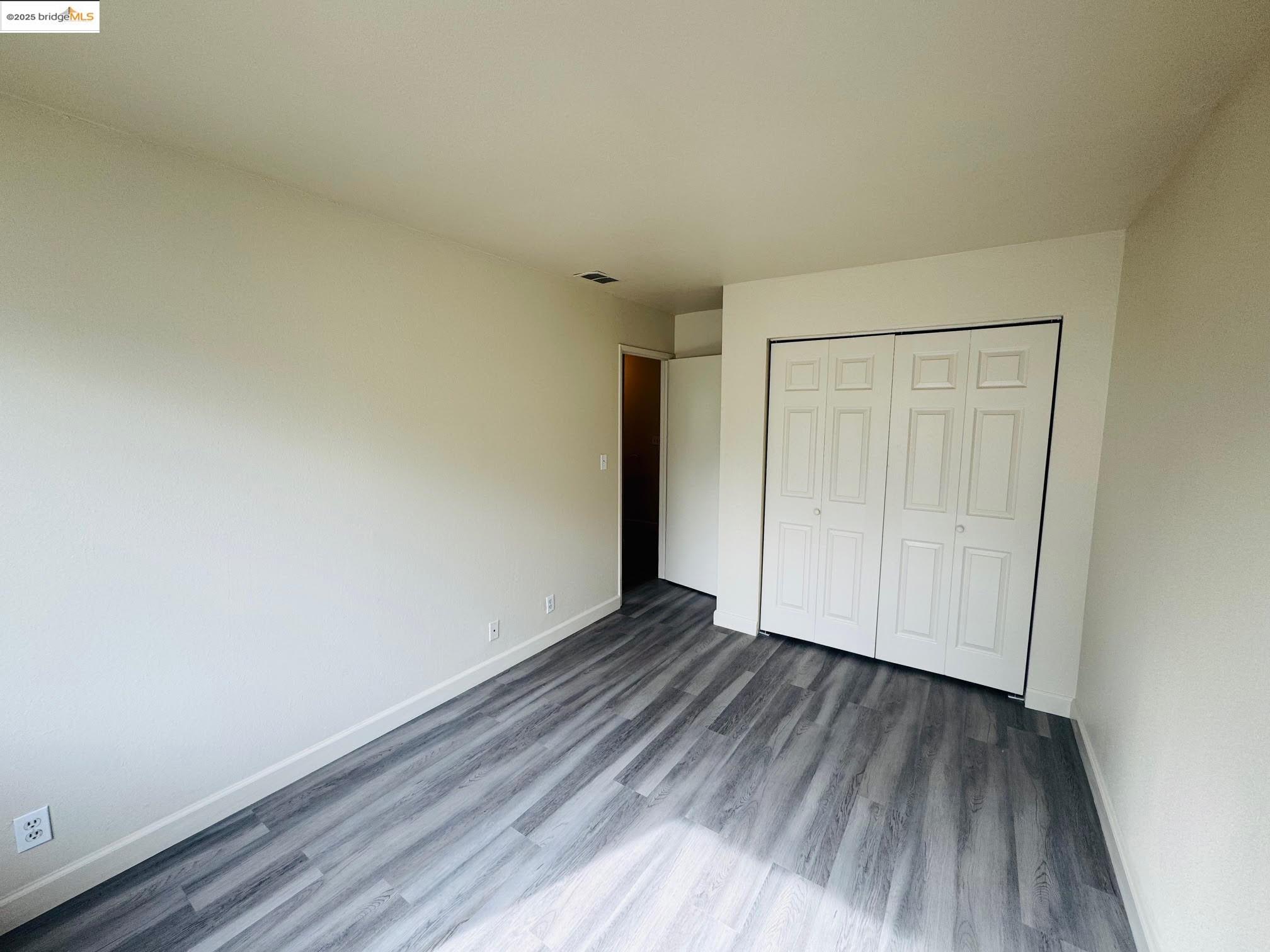 Detail Gallery Image 7 of 9 For 1076 Mohr Ln #B,  Concord,  CA 94518 - 2 Beds | 1/1 Baths