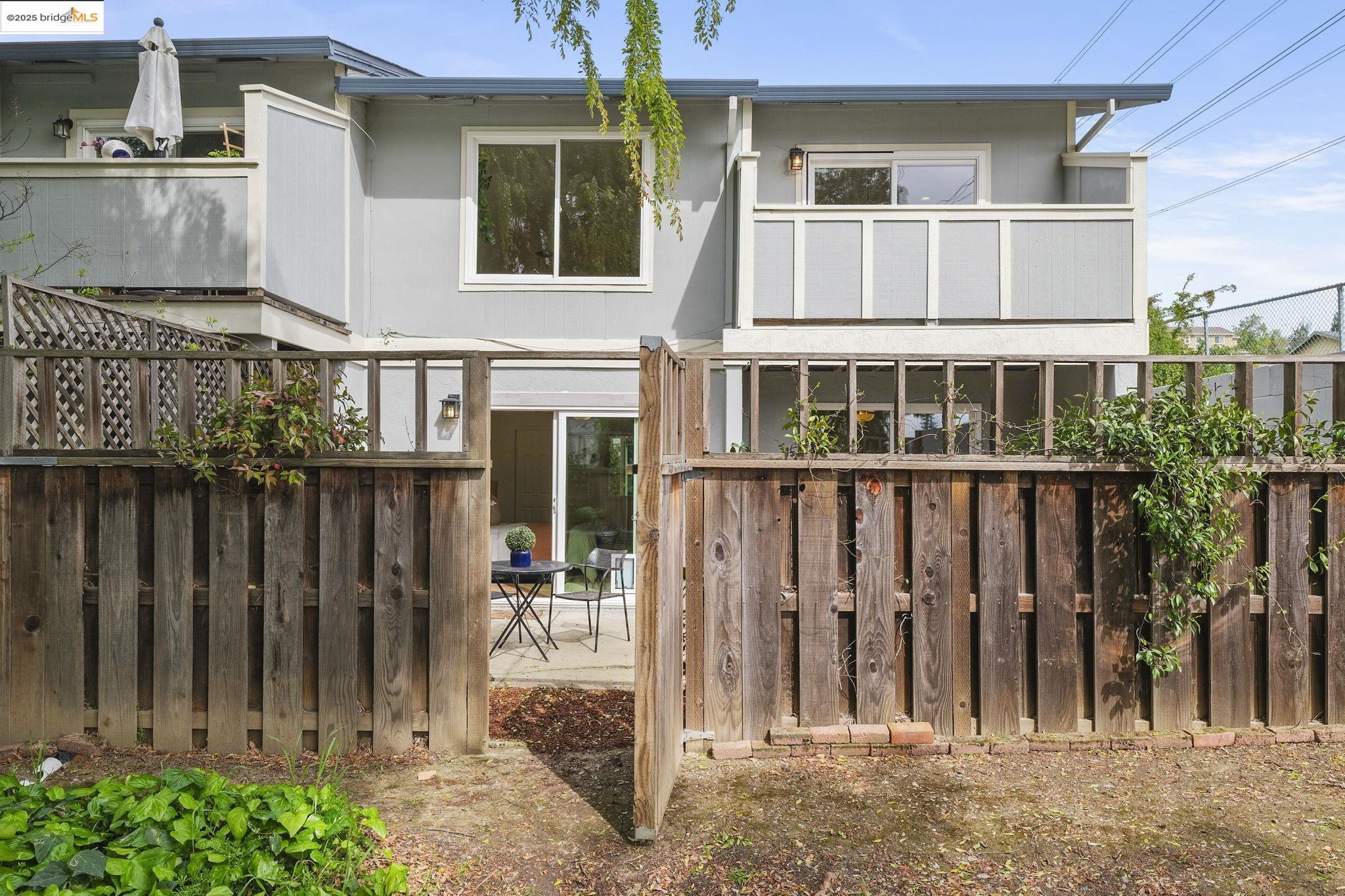 Detail Gallery Image 1 of 1 For 158 Holiday Hills Dr, Martinez,  CA 94553 - 2 Beds | 1/1 Baths