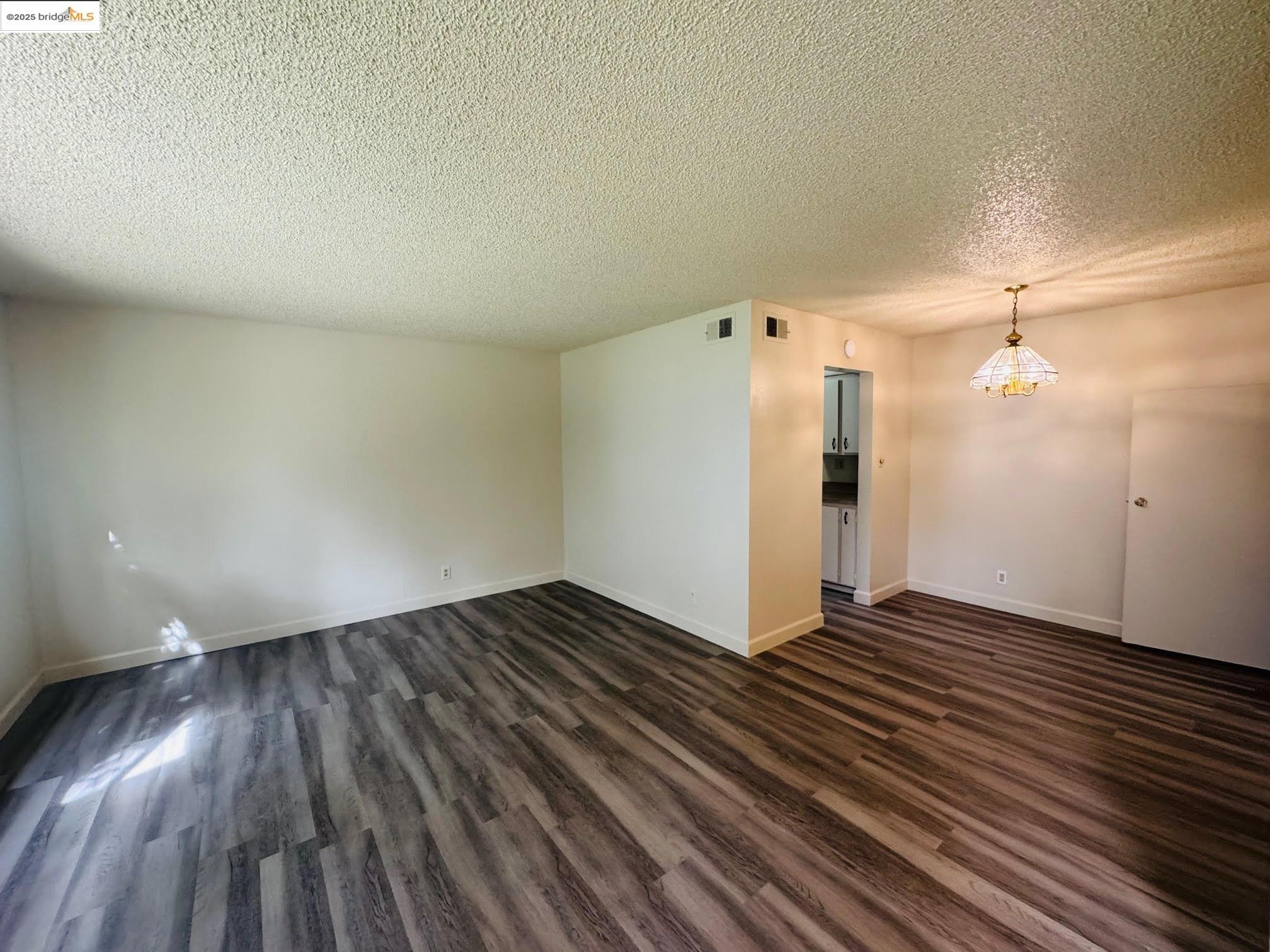Detail Gallery Image 3 of 9 For 1459 Del Rio Cir #C,  Concord,  CA 94518 - 2 Beds | 1 Baths