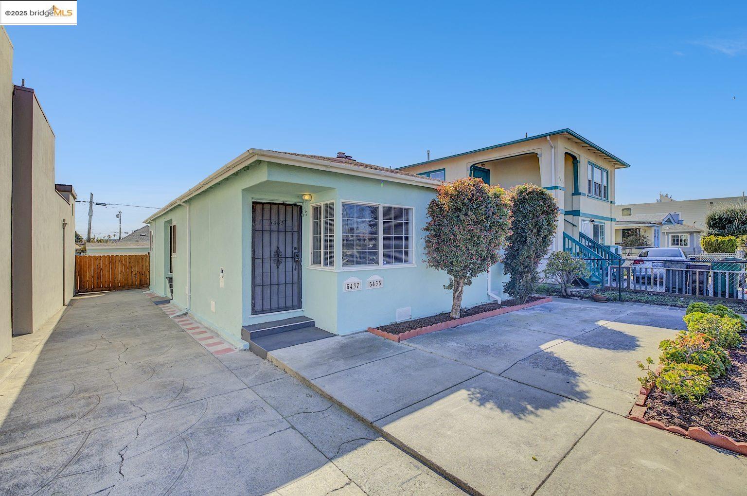 Detail Gallery Image 1 of 1 For 5435 Bancroft Ave, Oakland,  CA 94601 - – Beds | – Baths