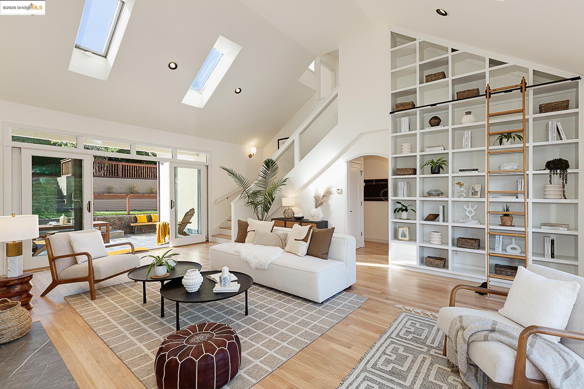 Detail Gallery Image 1 of 1 For 6167 Ocean View Dr, Oakland,  CA 94618 - 4 Beds | 2/1 Baths