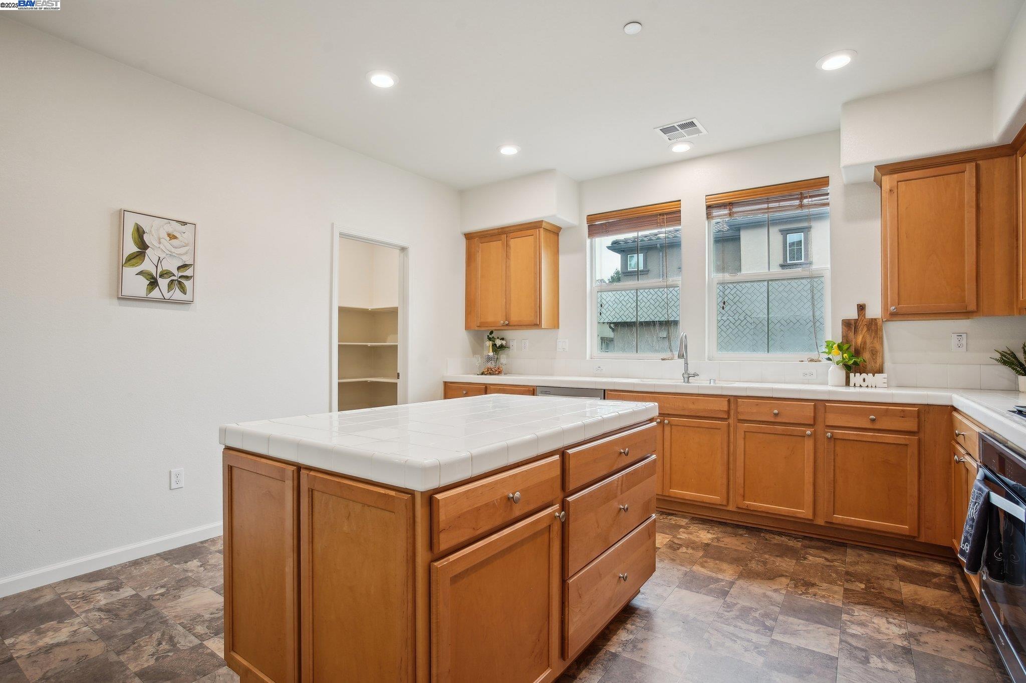Photo #8: 41090242 Listing: Photo #8