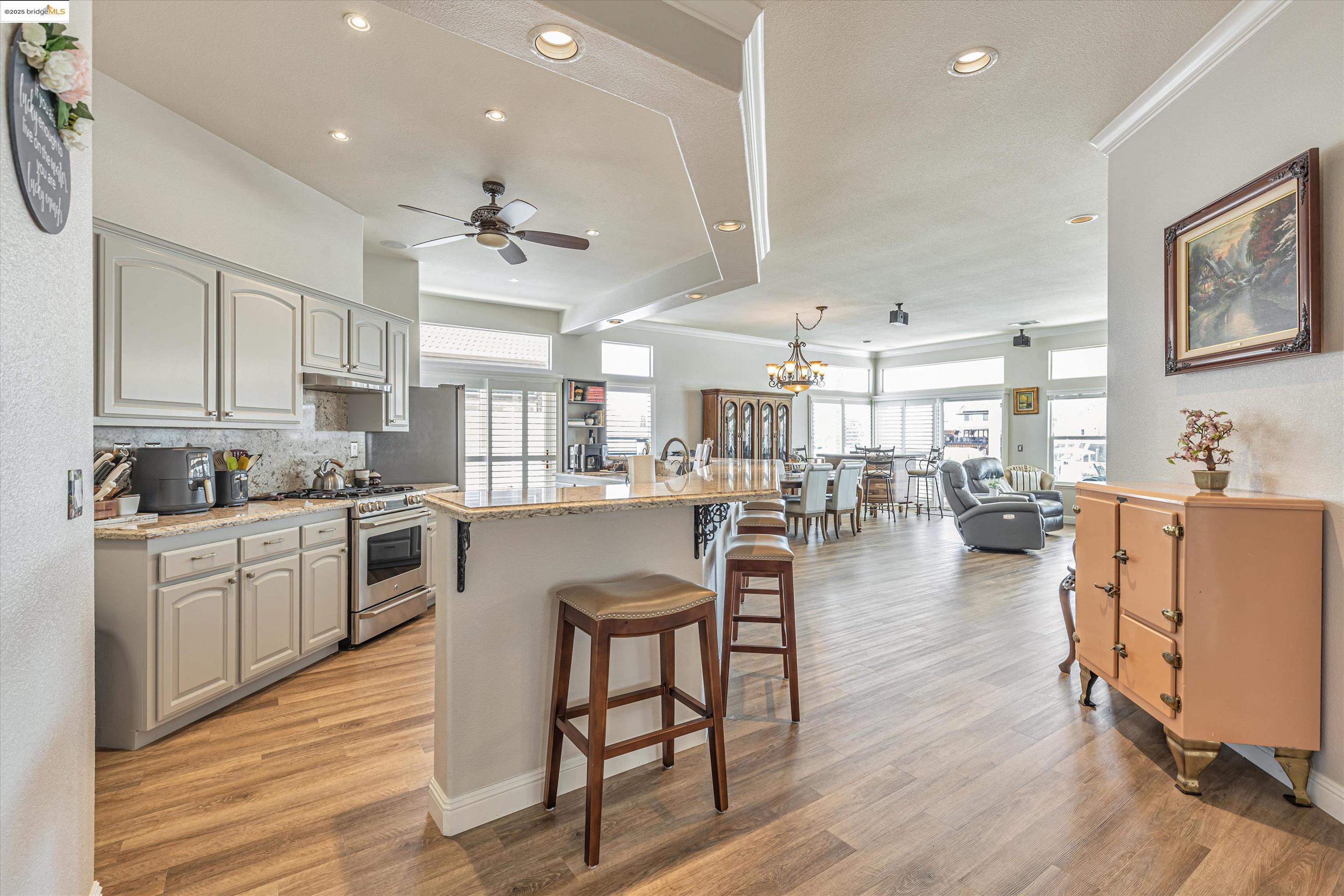 Detail Gallery Image 9 of 27 For 4174 Beacon Pl, Discovery Bay,  CA 94505 - 3 Beds | 2 Baths