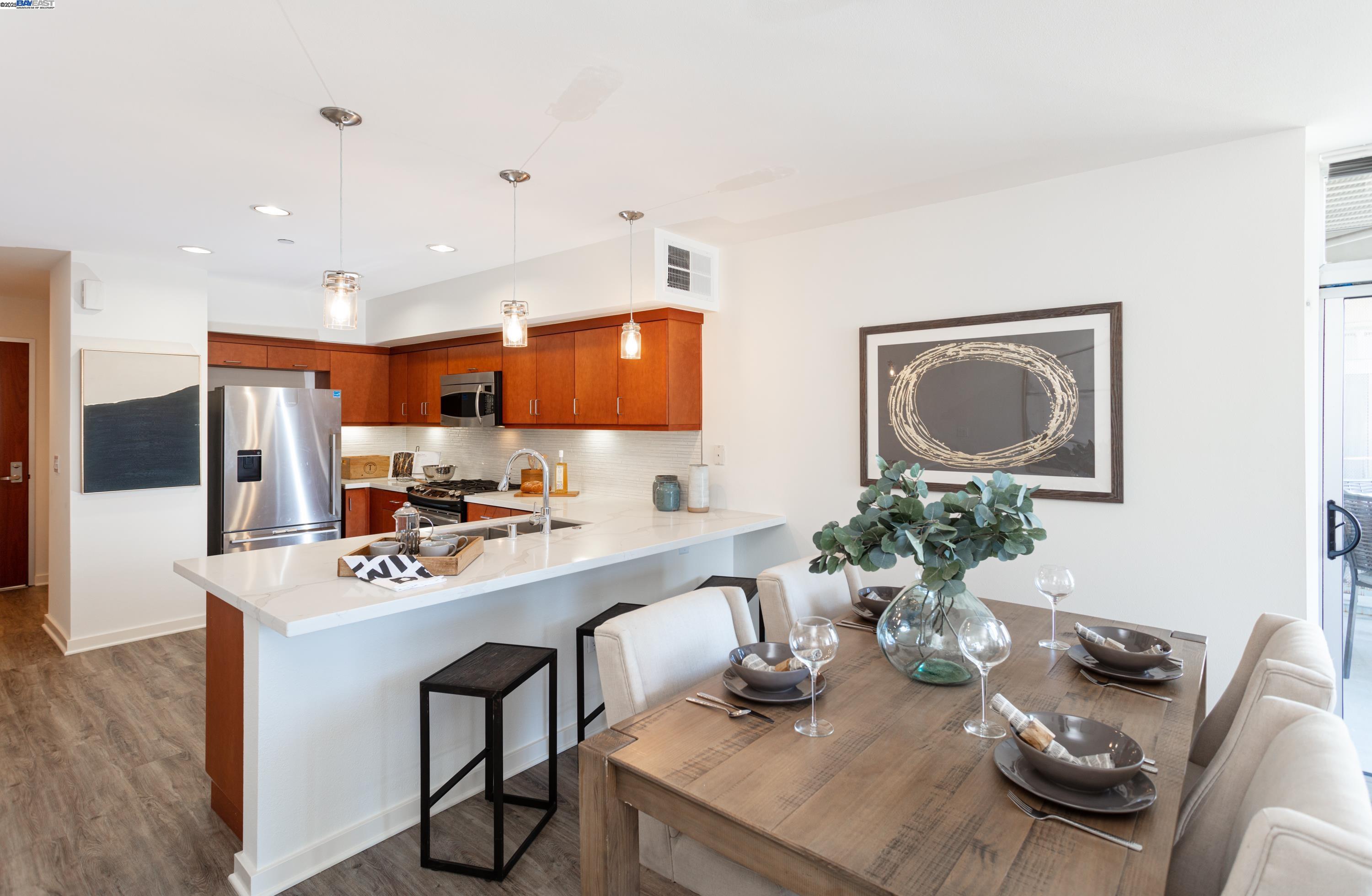 Detail Gallery Image 2 of 19 For 630 Thomas L Berkley Way #621,  Oakland,  CA 94612 - 1 Beds | 1 Baths