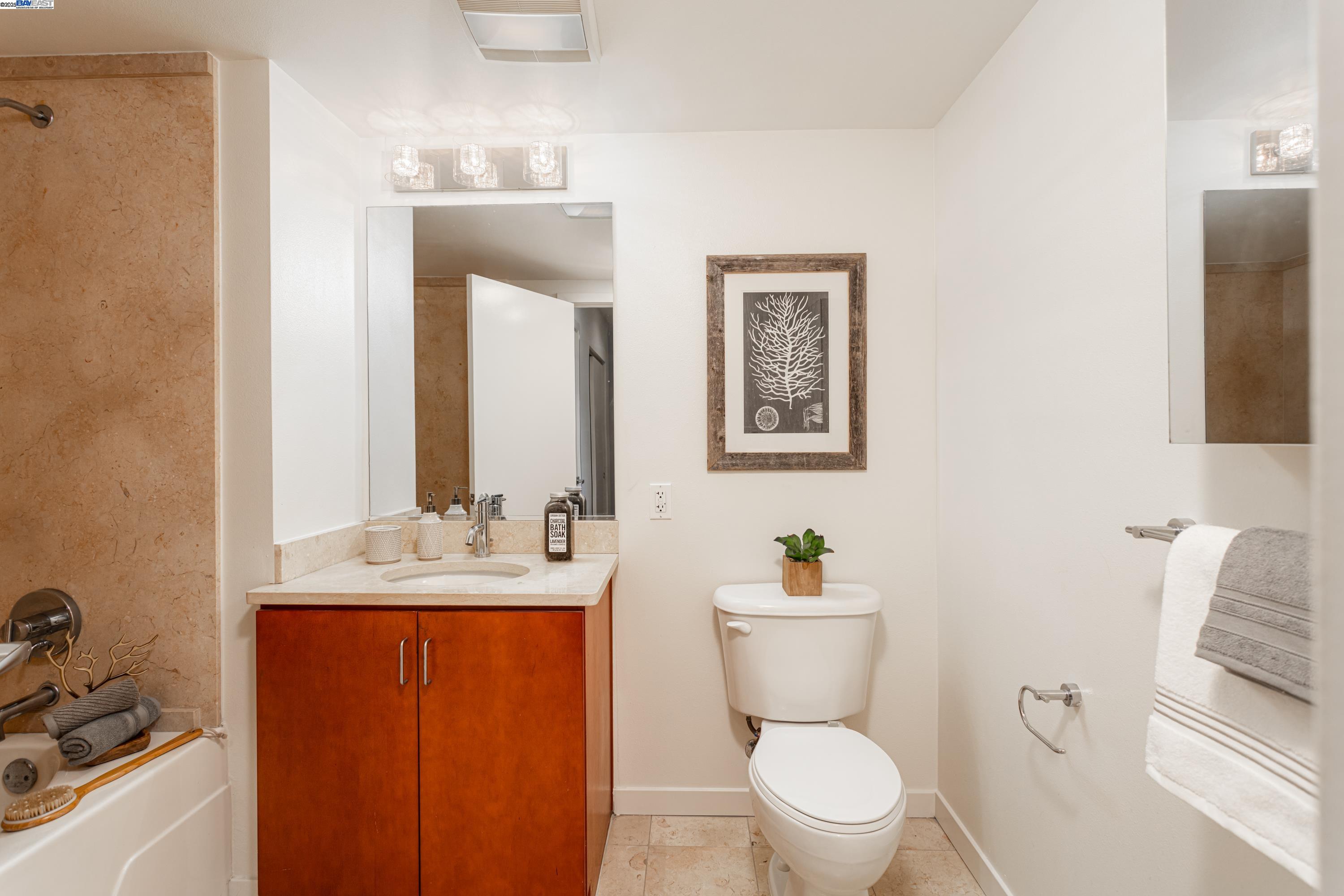 630 Thomas L Berkley Way # 621, Oakland, California 94612, 1 Bedroom Bedrooms, 3 Rooms Rooms,1 BathroomBathrooms,Residential,For Sale,630 Thomas L Berkley Way # 621,41090255