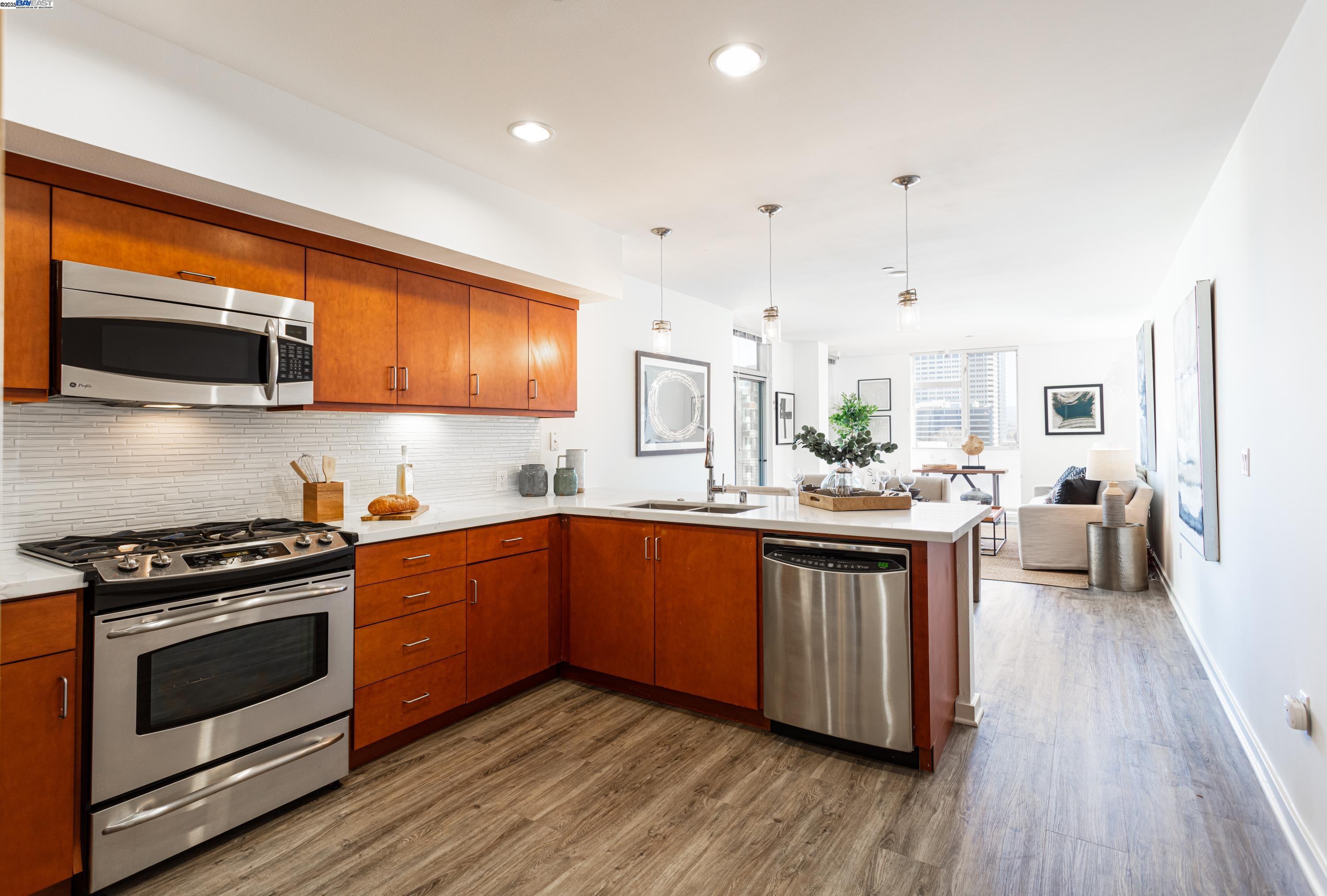 630 Thomas L Berkley Way # 621, Oakland, California 94612, 1 Bedroom Bedrooms, 3 Rooms Rooms,1 BathroomBathrooms,Residential,For Sale,630 Thomas L Berkley Way # 621,41090255