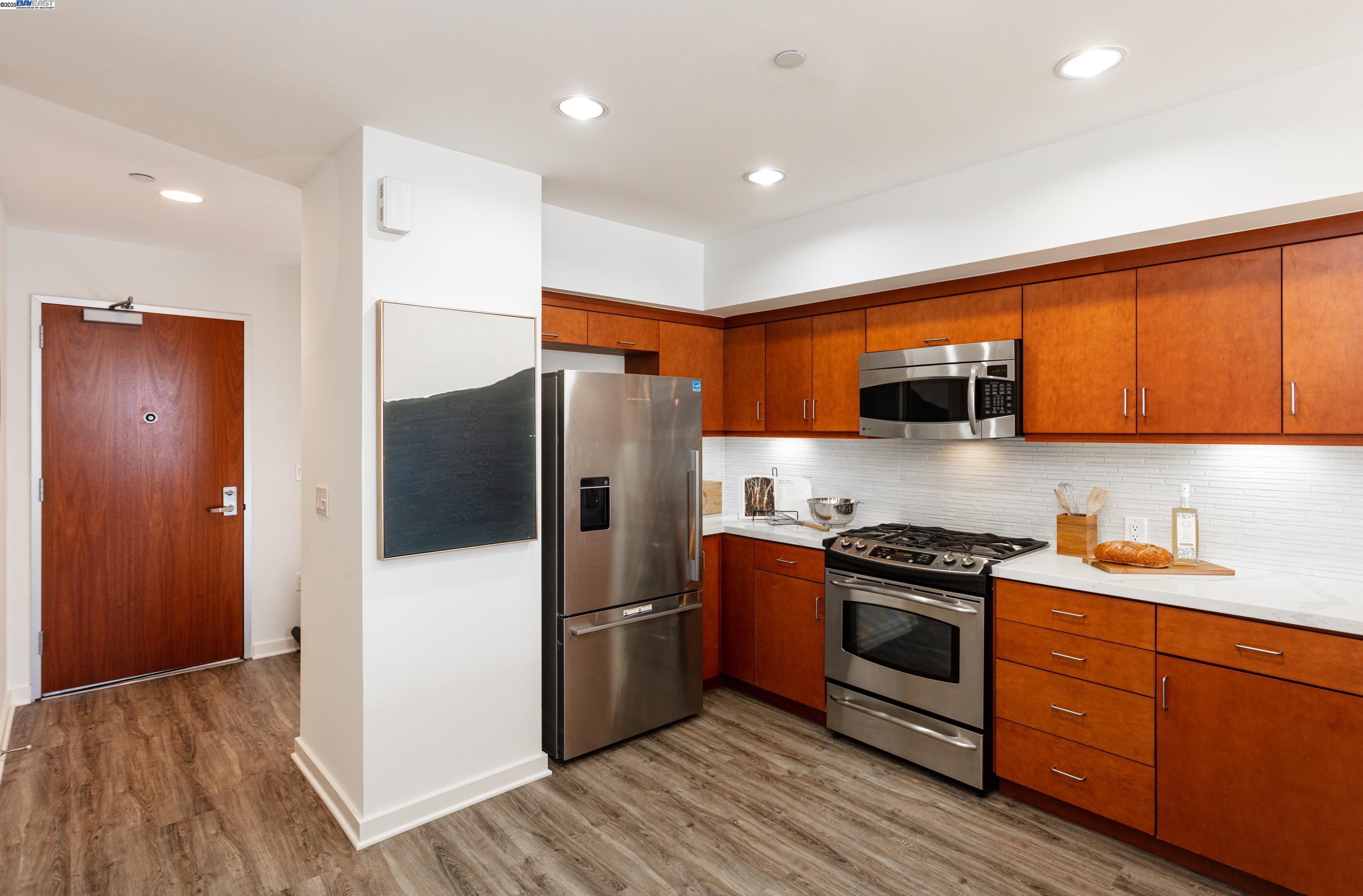 630 Thomas L Berkley Way # 621, Oakland, California 94612, 1 Bedroom Bedrooms, 3 Rooms Rooms,1 BathroomBathrooms,Residential,For Sale,630 Thomas L Berkley Way # 621,41090255