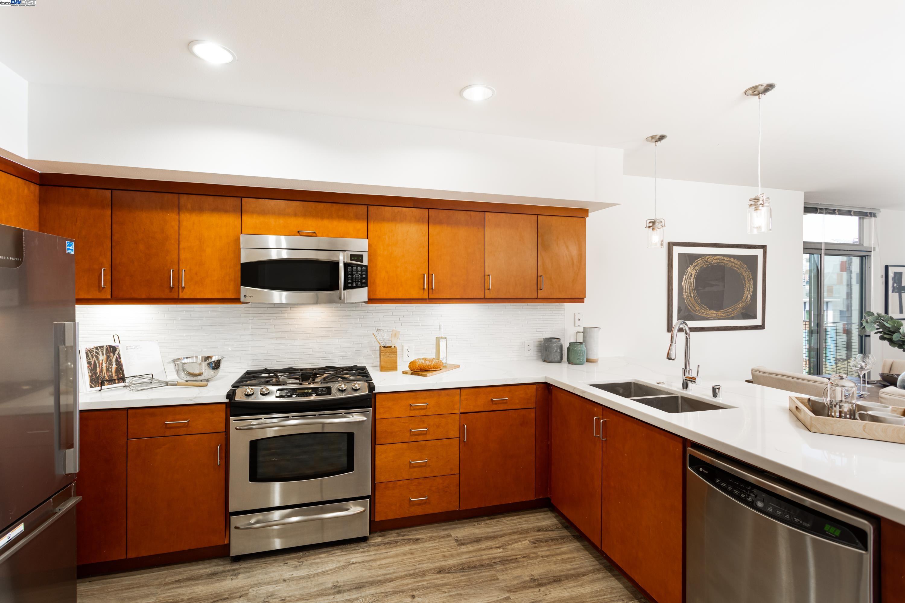 630 Thomas L Berkley Way # 621, Oakland, California 94612, 1 Bedroom Bedrooms, 3 Rooms Rooms,1 BathroomBathrooms,Residential,For Sale,630 Thomas L Berkley Way # 621,41090255
