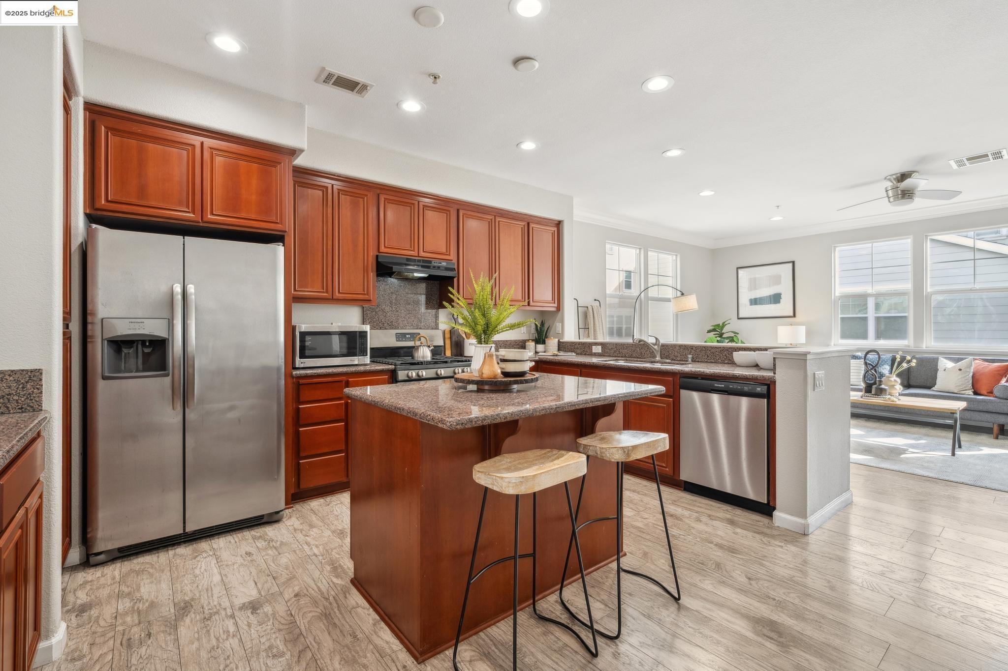 Browse active condo listings in HILLTOP