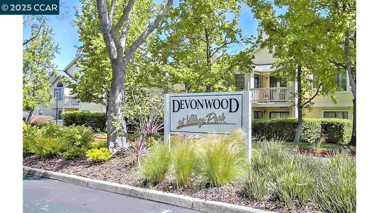 Detail Gallery Image 1 of 38 For 101 Devonwood, Hercules,  CA 94547 - 2 Beds | 2 Baths
