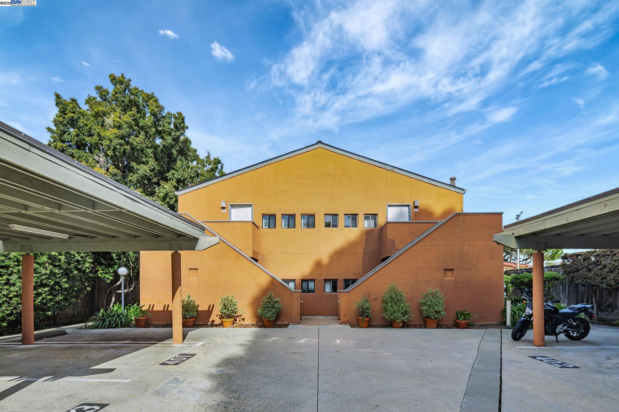 Detail Gallery Image 1 of 28 For 2425 S Norfolk St #403,  San Mateo,  CA 94403 - 1 Beds | 1 Baths