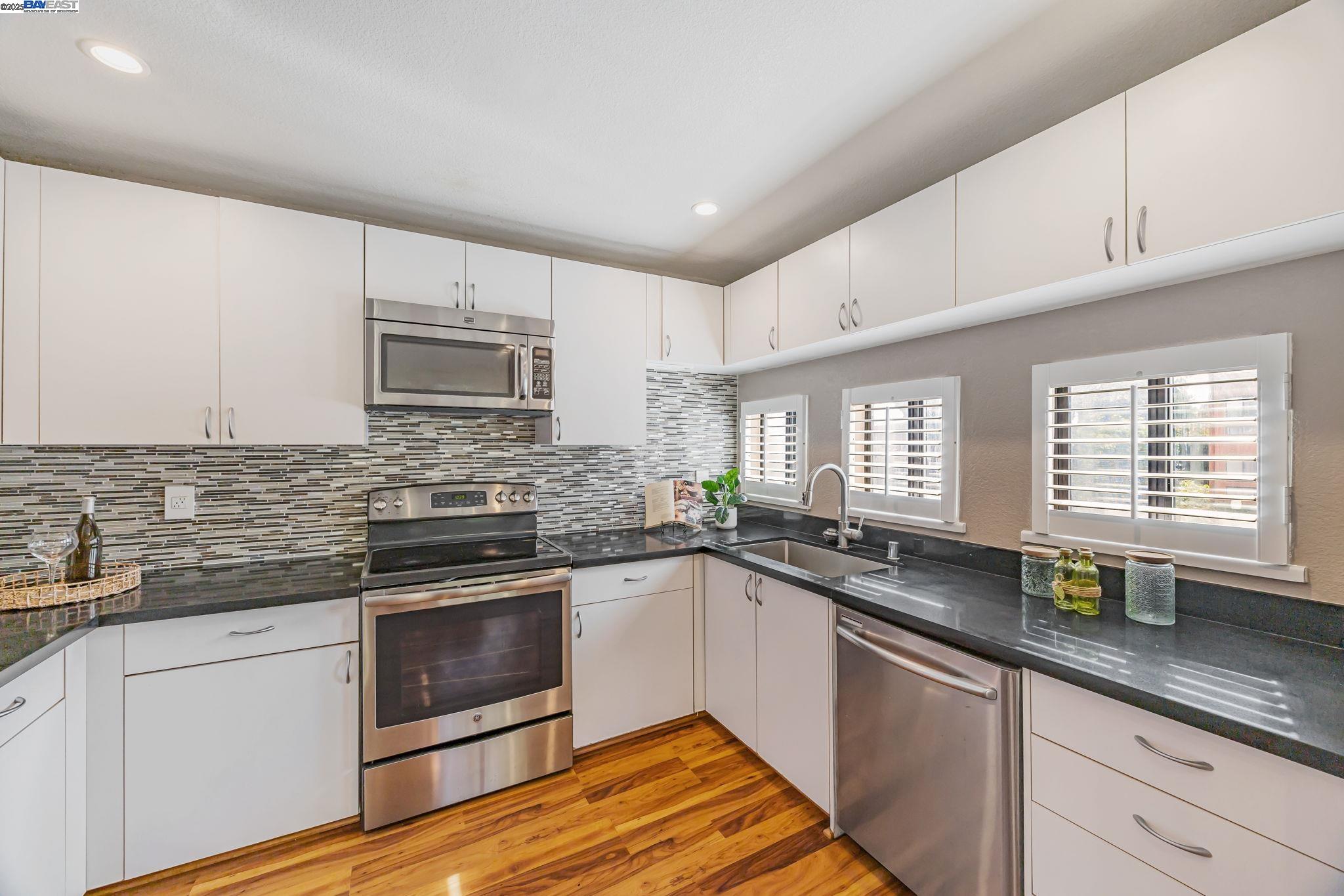 Detail Gallery Image 6 of 28 For 2425 S Norfolk St #403,  San Mateo,  CA 94403 - 1 Beds | 1 Baths