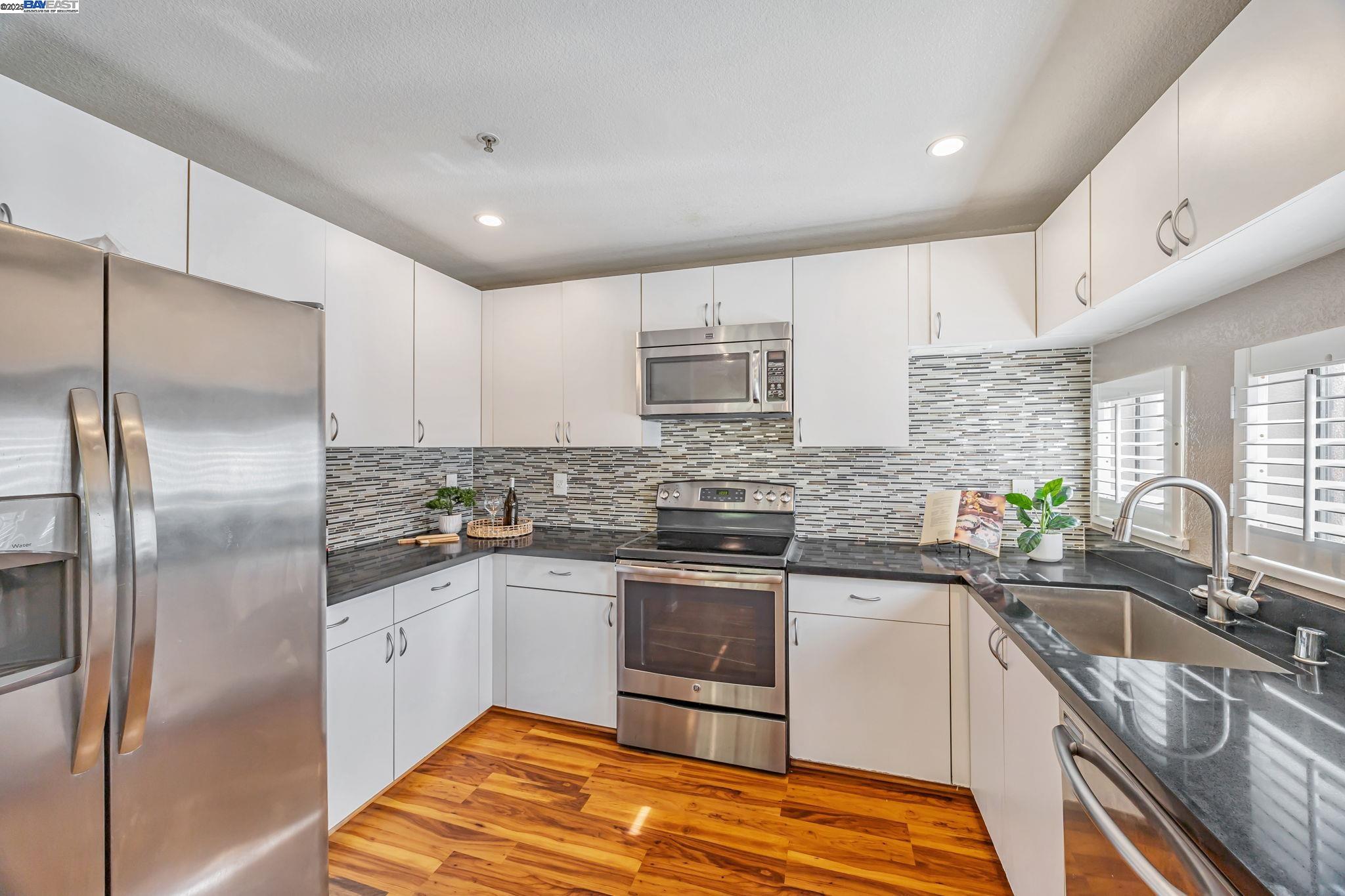Detail Gallery Image 7 of 28 For 2425 S Norfolk St #403,  San Mateo,  CA 94403 - 1 Beds | 1 Baths