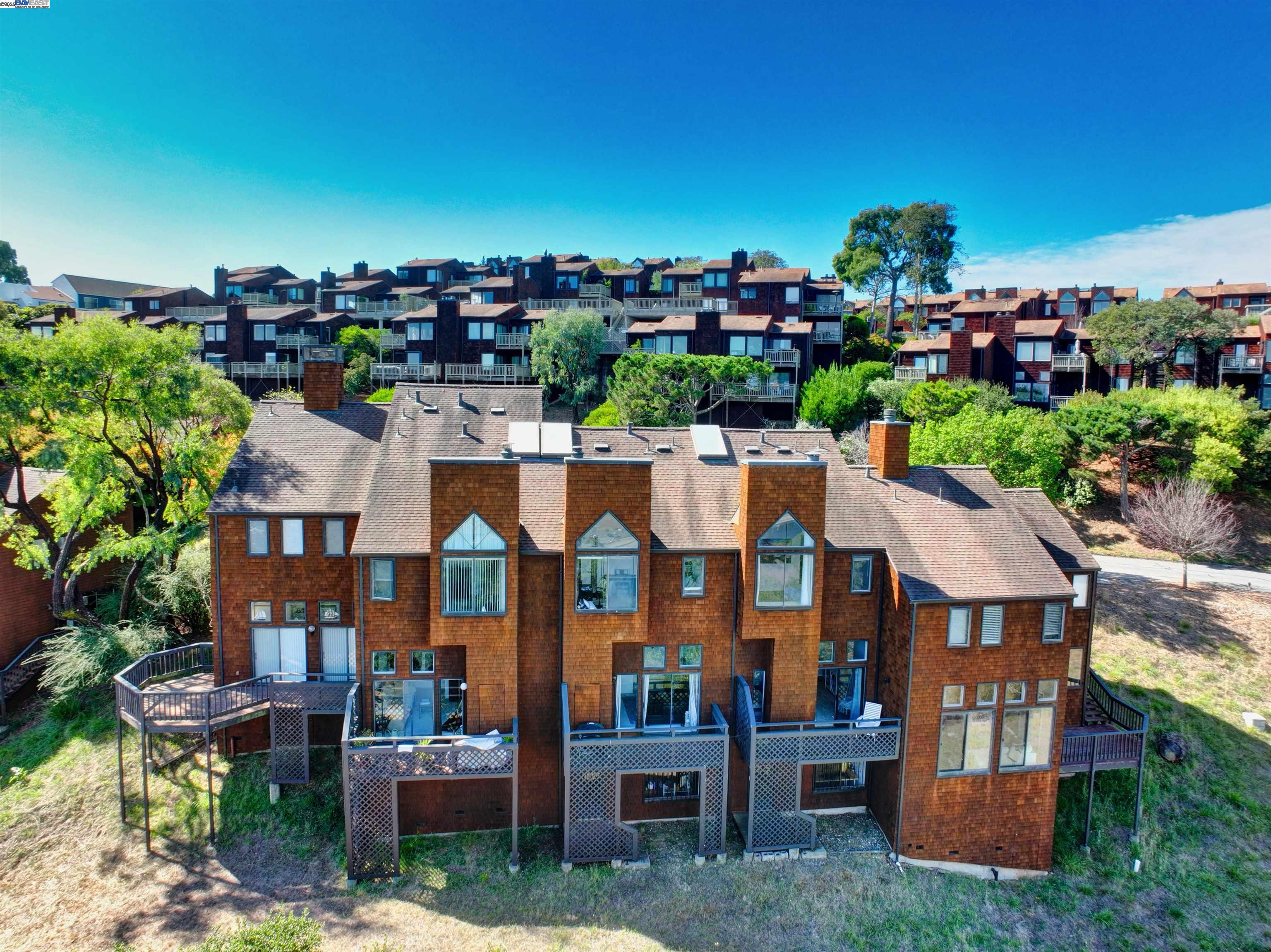 Detail Gallery Image 1 of 1 For 220 Bay Vista Cir, Sausalito,  CA 94965 - 3 Beds | 2 Baths