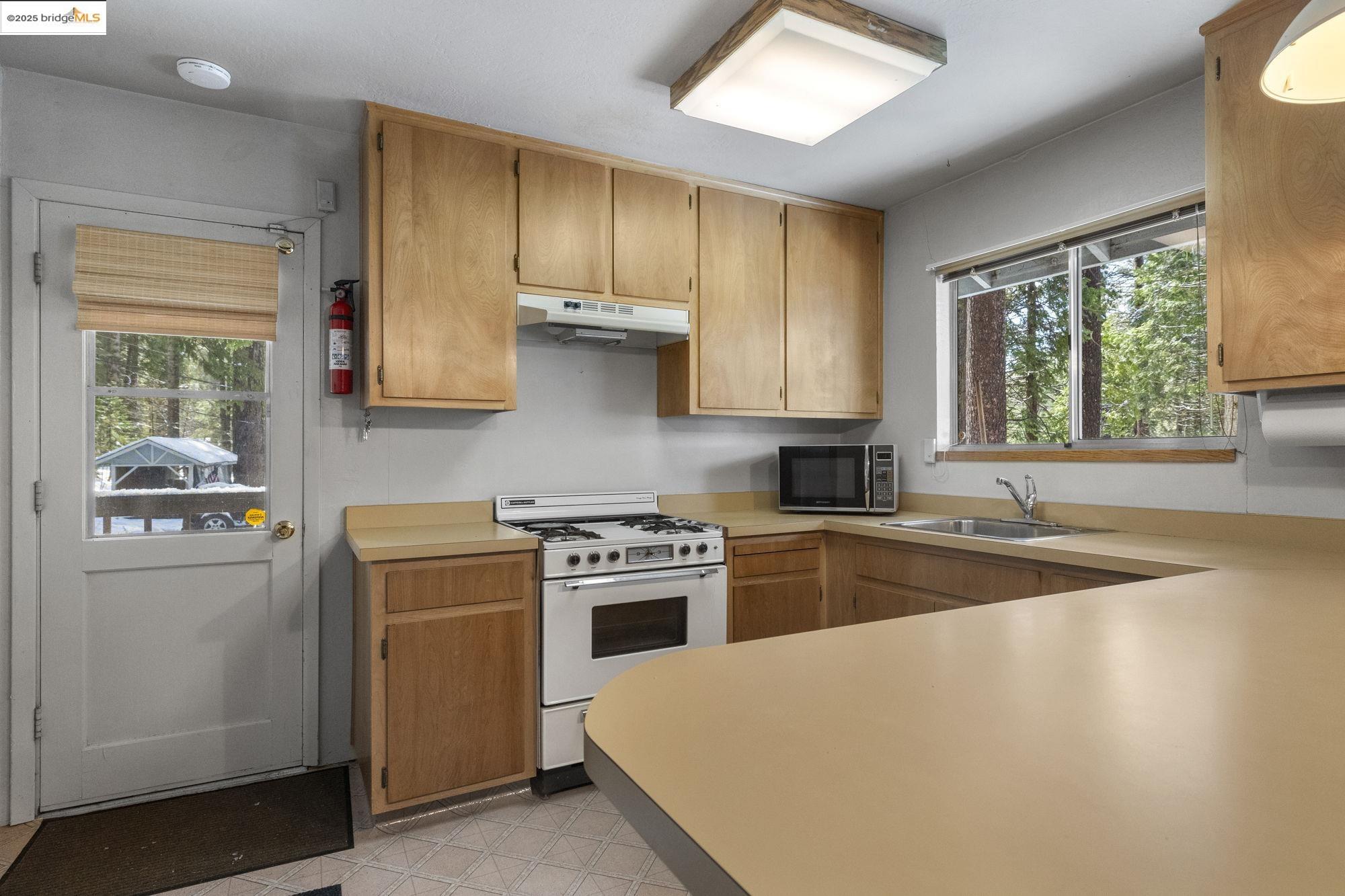 Detail Gallery Image 4 of 40 For 25202 Abraham, Long Barn,  CA 95335 - 3 Beds | 1/1 Baths