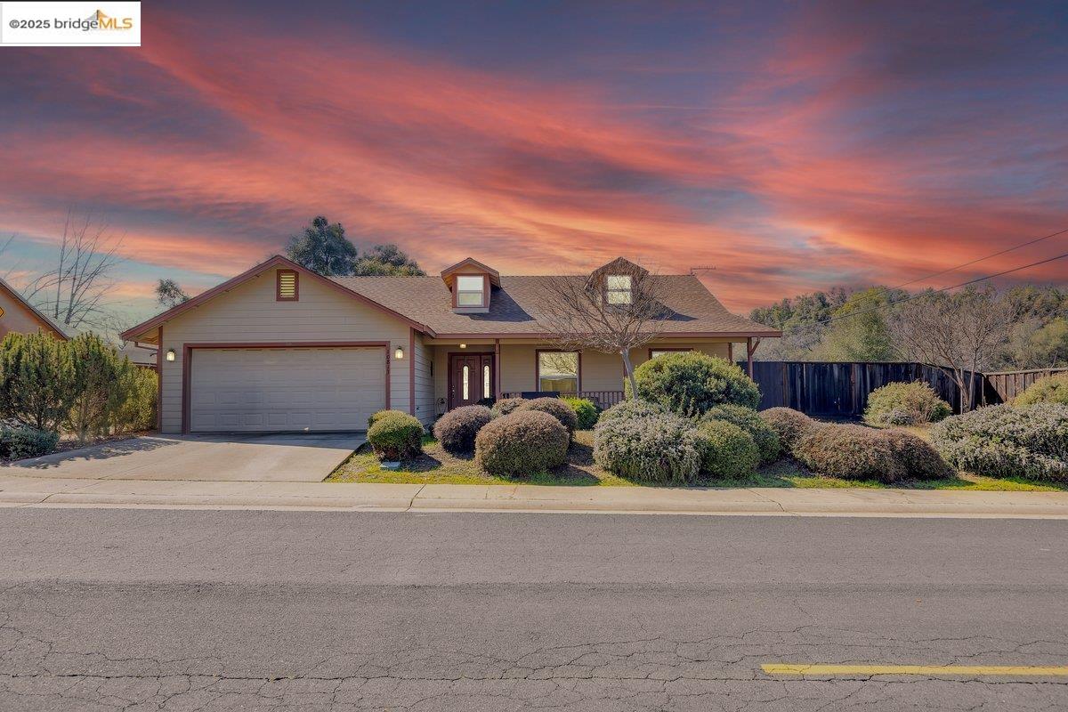 Detail Gallery Image 1 of 1 For 10813 Countryside Ct, Sonora,  CA 95370 - 3 Beds | 2 Baths