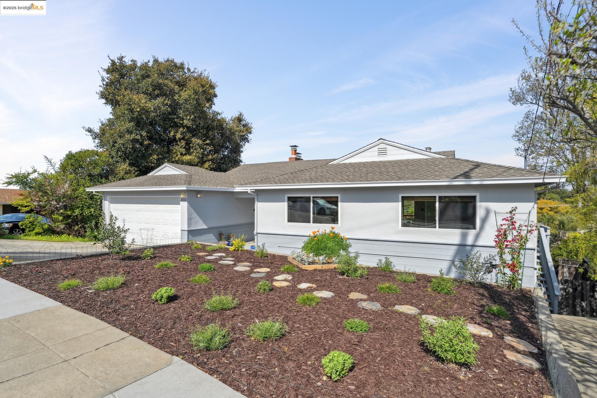 Detail Gallery Image 1 of 1 For 21531 Knoll Way, Castro Valley,  CA 94546 - 4 Beds | 4 Baths