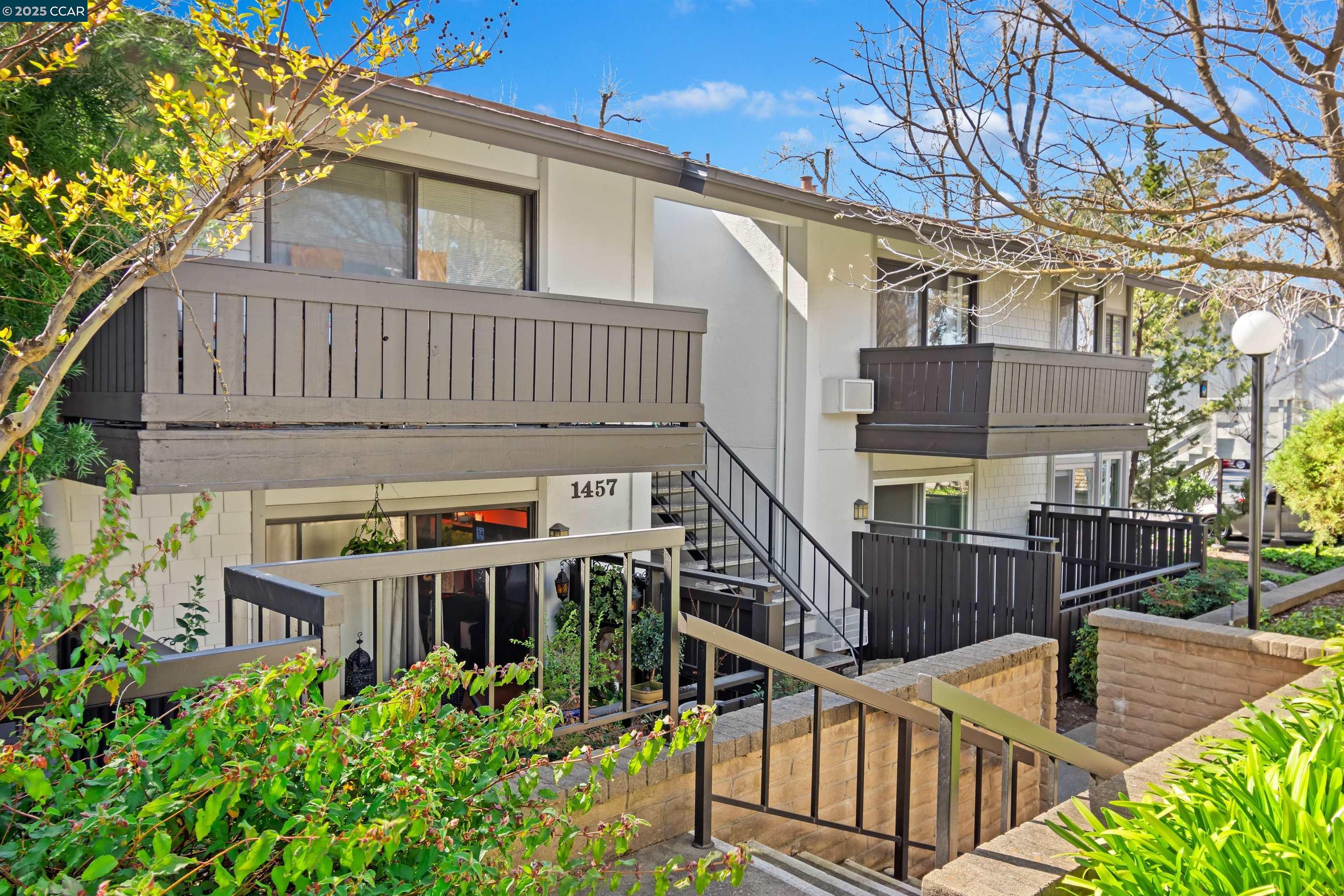 More Details about MLS # 41090353 : 1457 MARCHBANKS DR. # 4