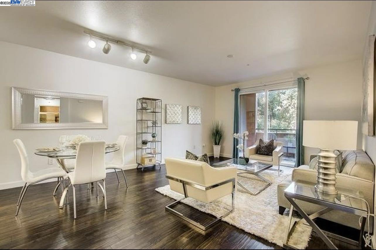 Detail Gallery Image 4 of 21 For 1310 Saddle Rack St #234,  San Jose,  CA 95126 - 1 Beds | 1 Baths