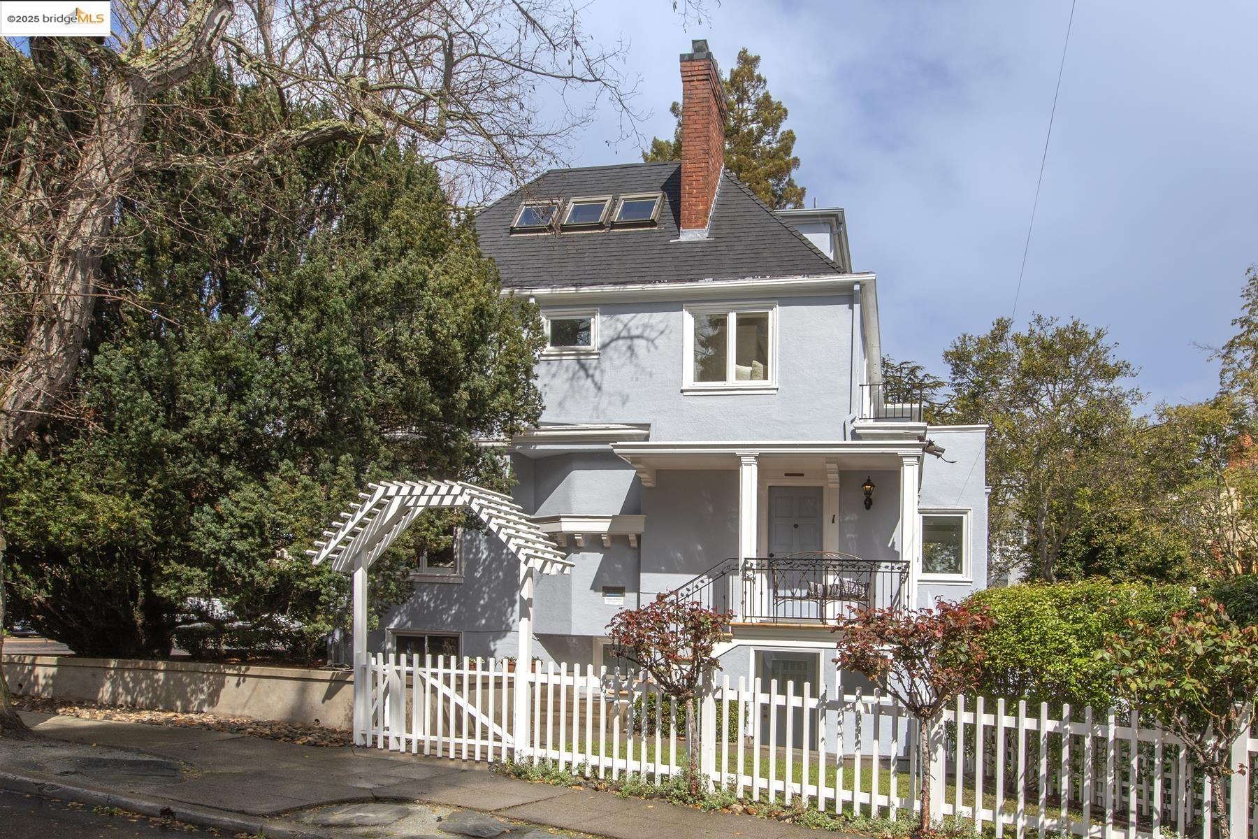 Detail Gallery Image 2 of 59 For 1 Brookside Avenue, Berkeley,  CA 94705 - 3 Beds | 3/2 Baths