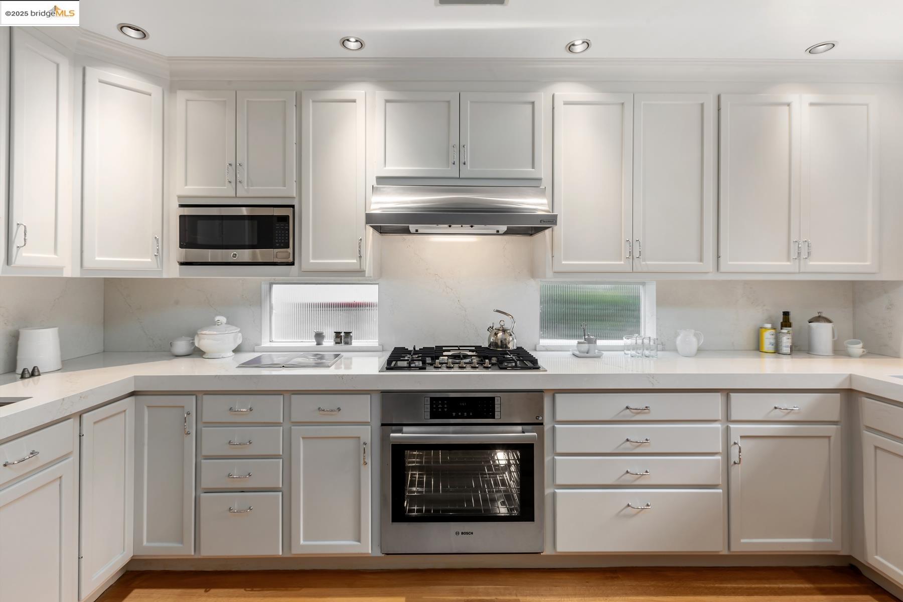 Detail Gallery Image 12 of 59 For 1 Brookside Avenue, Berkeley,  CA 94705 - 3 Beds | 3/2 Baths