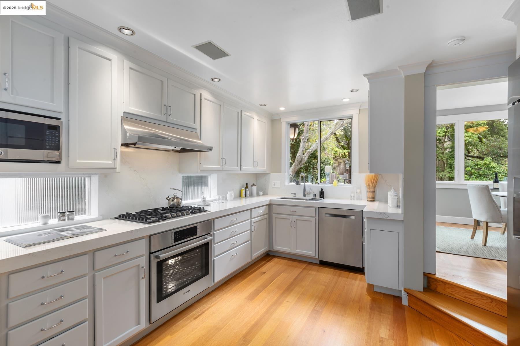 Detail Gallery Image 14 of 59 For 1 Brookside Avenue, Berkeley,  CA 94705 - 3 Beds | 3/2 Baths