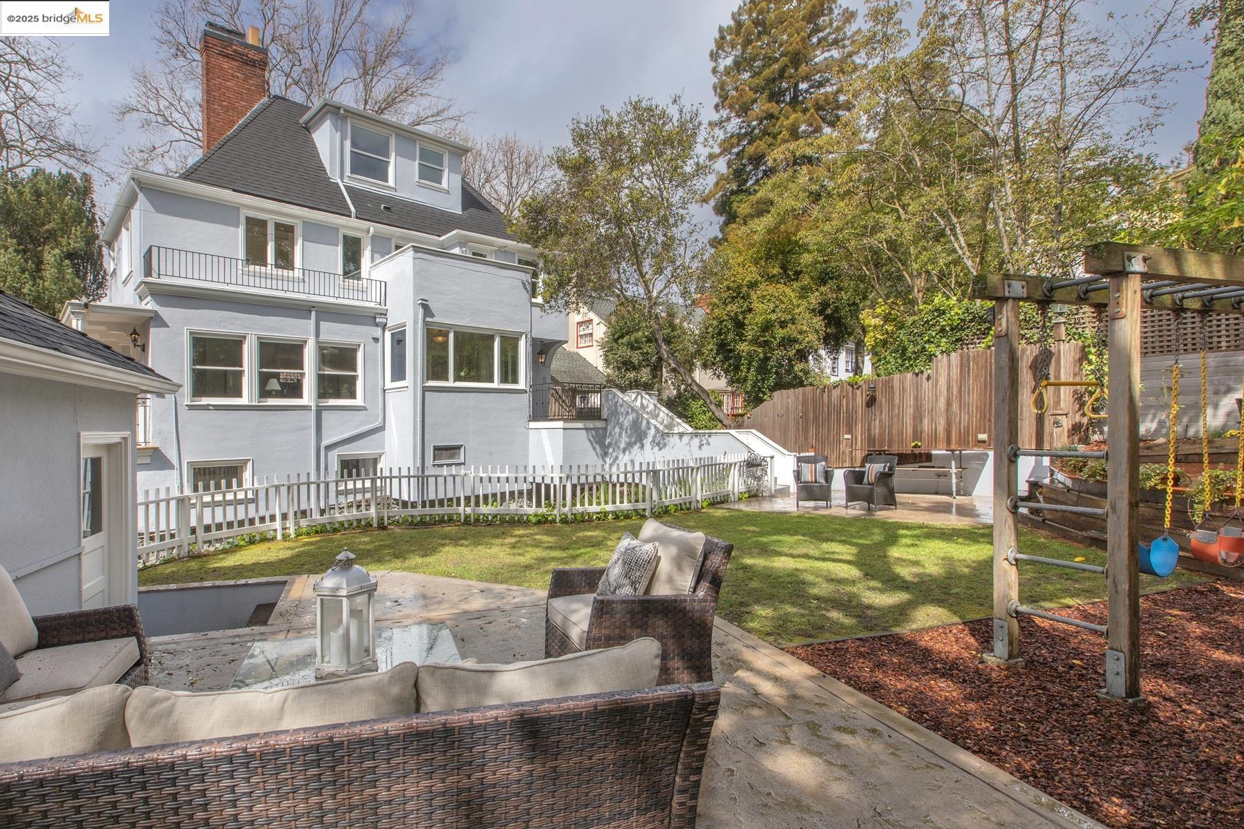 Detail Gallery Image 54 of 59 For 1 Brookside Avenue, Berkeley,  CA 94705 - 3 Beds | 3/2 Baths