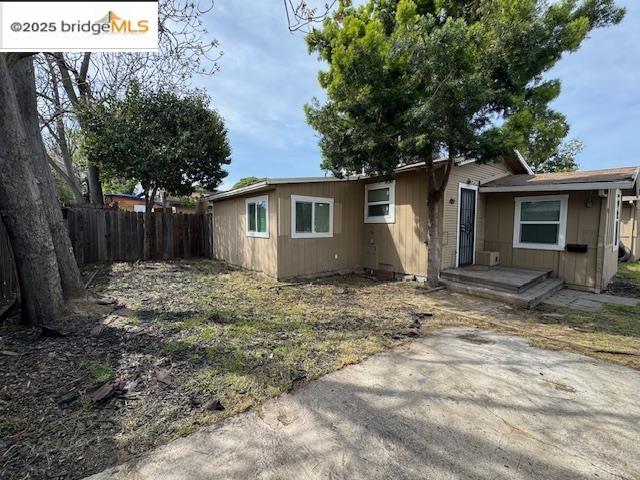 Detail Gallery Image 4 of 18 For 419 W 19th St #C,  Antioch,  CA 94509 - 3 Beds | 1 Baths