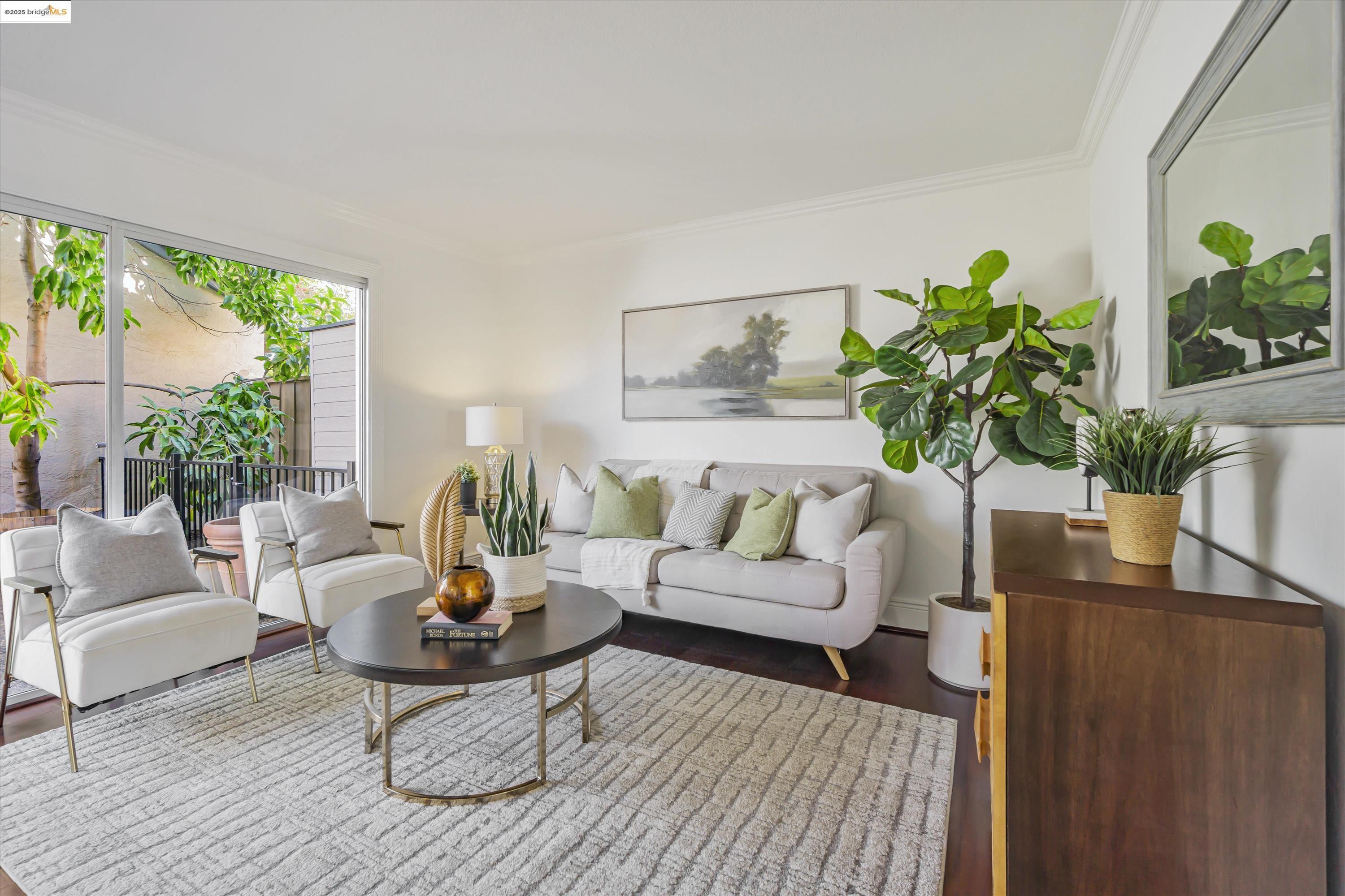 Detail Gallery Image 1 of 14 For 15 Long Creek Cir, Clayton,  CA 94517 - 3 Beds | 2/1 Baths