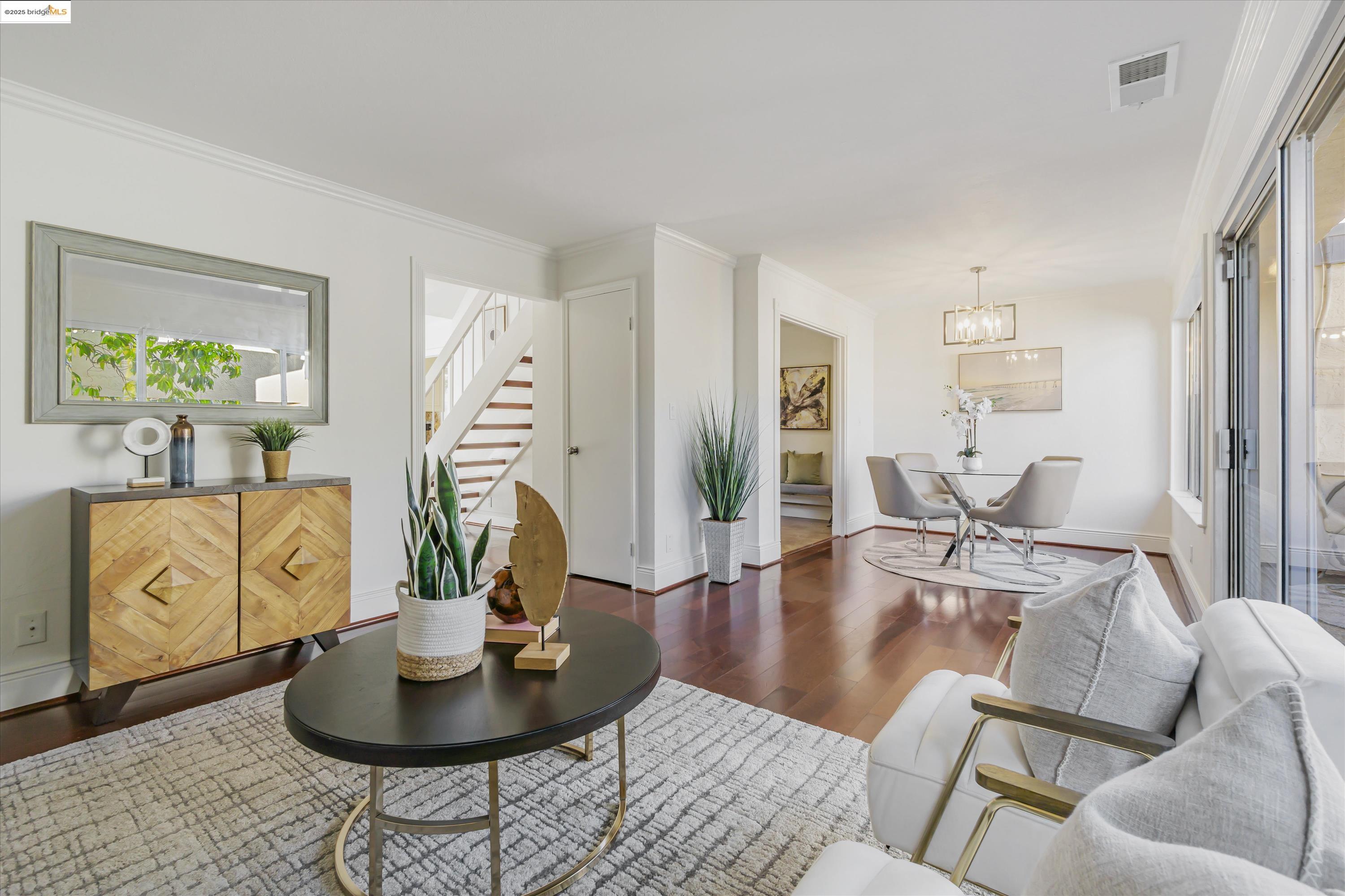 Detail Gallery Image 2 of 14 For 15 Long Creek Cir, Clayton,  CA 94517 - 3 Beds | 2/1 Baths