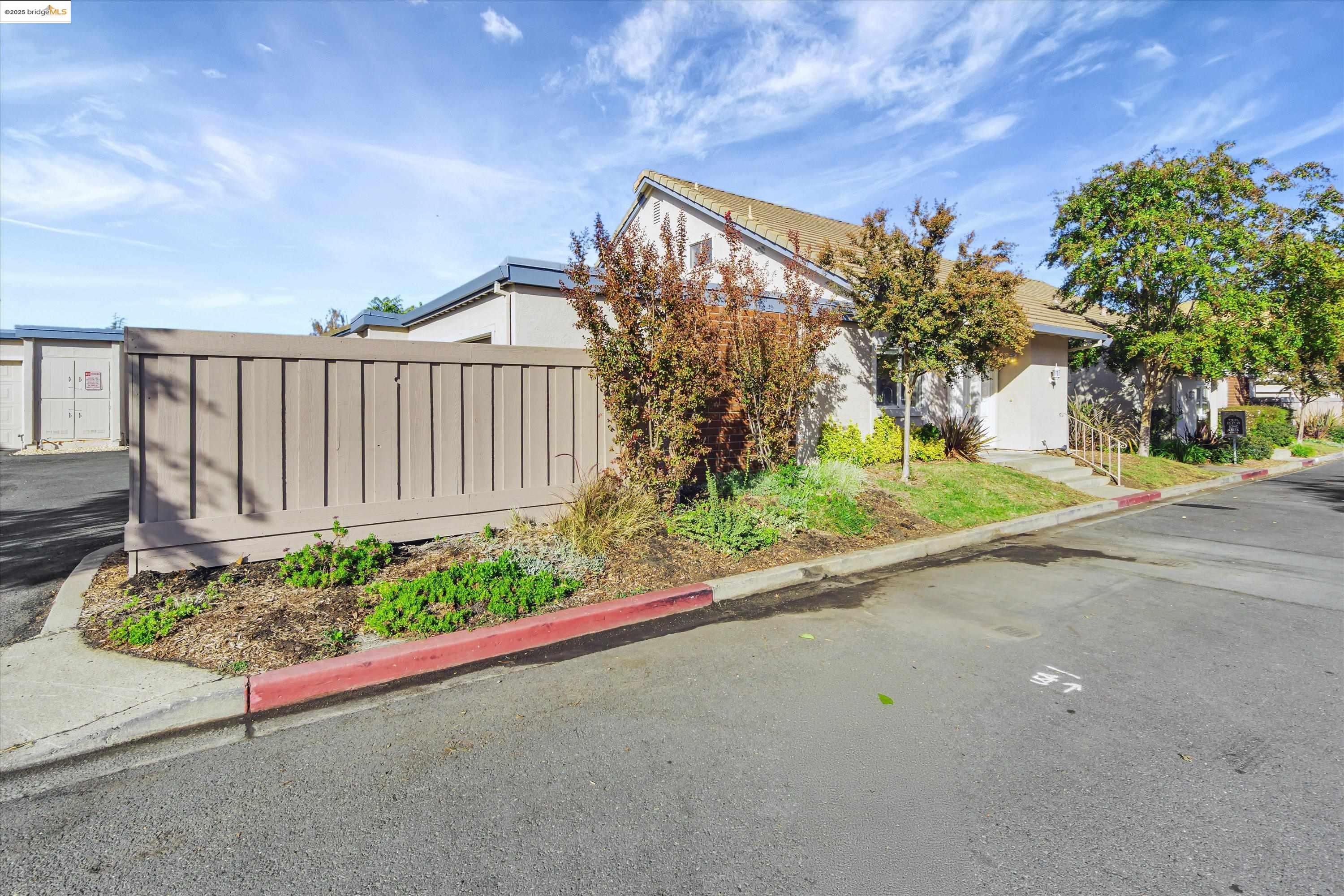 Detail Gallery Image 12 of 14 For 15 Long Creek Cir, Clayton,  CA 94517 - 3 Beds | 2/1 Baths