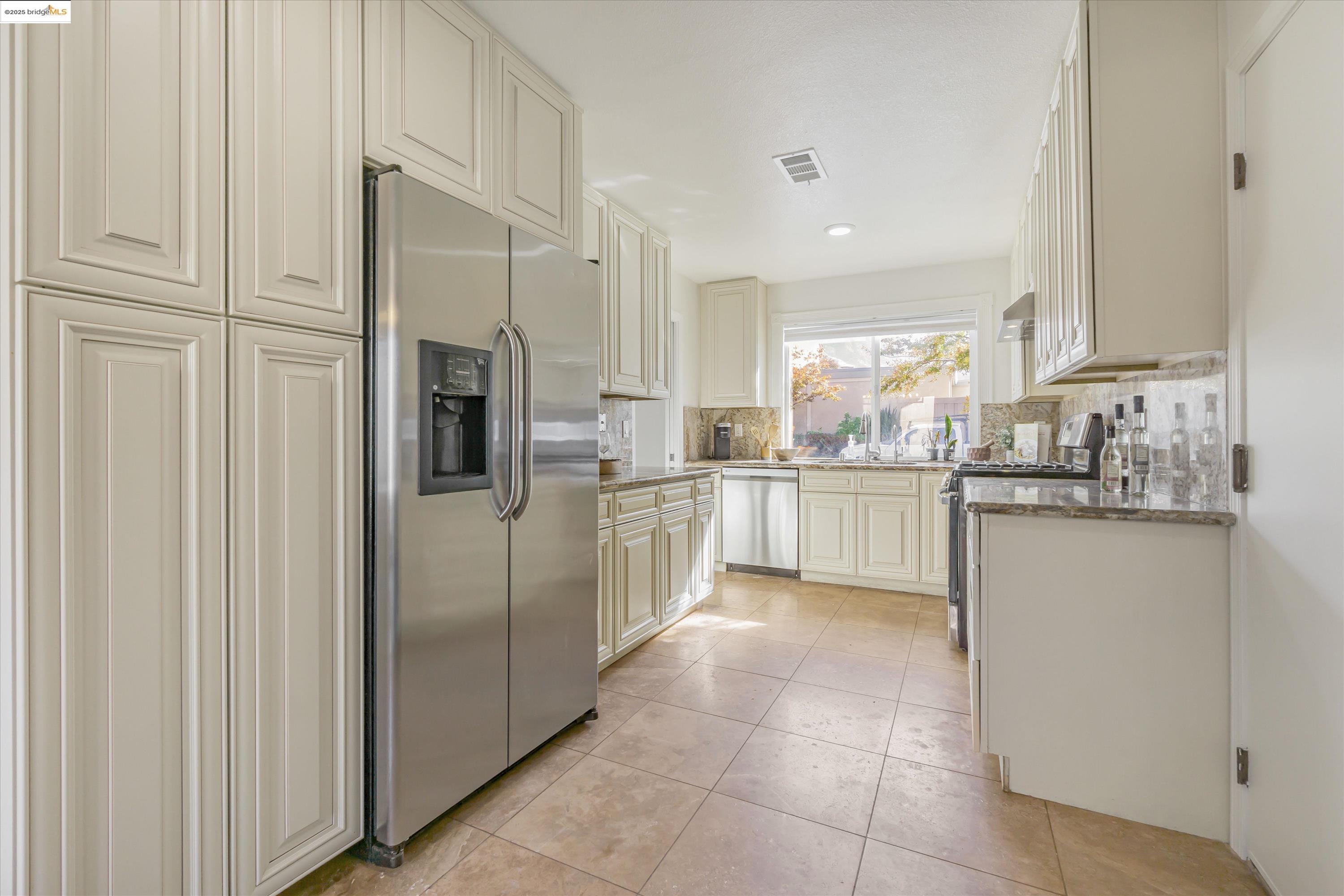 Detail Gallery Image 5 of 14 For 15 Long Creek Cir, Clayton,  CA 94517 - 3 Beds | 2/1 Baths