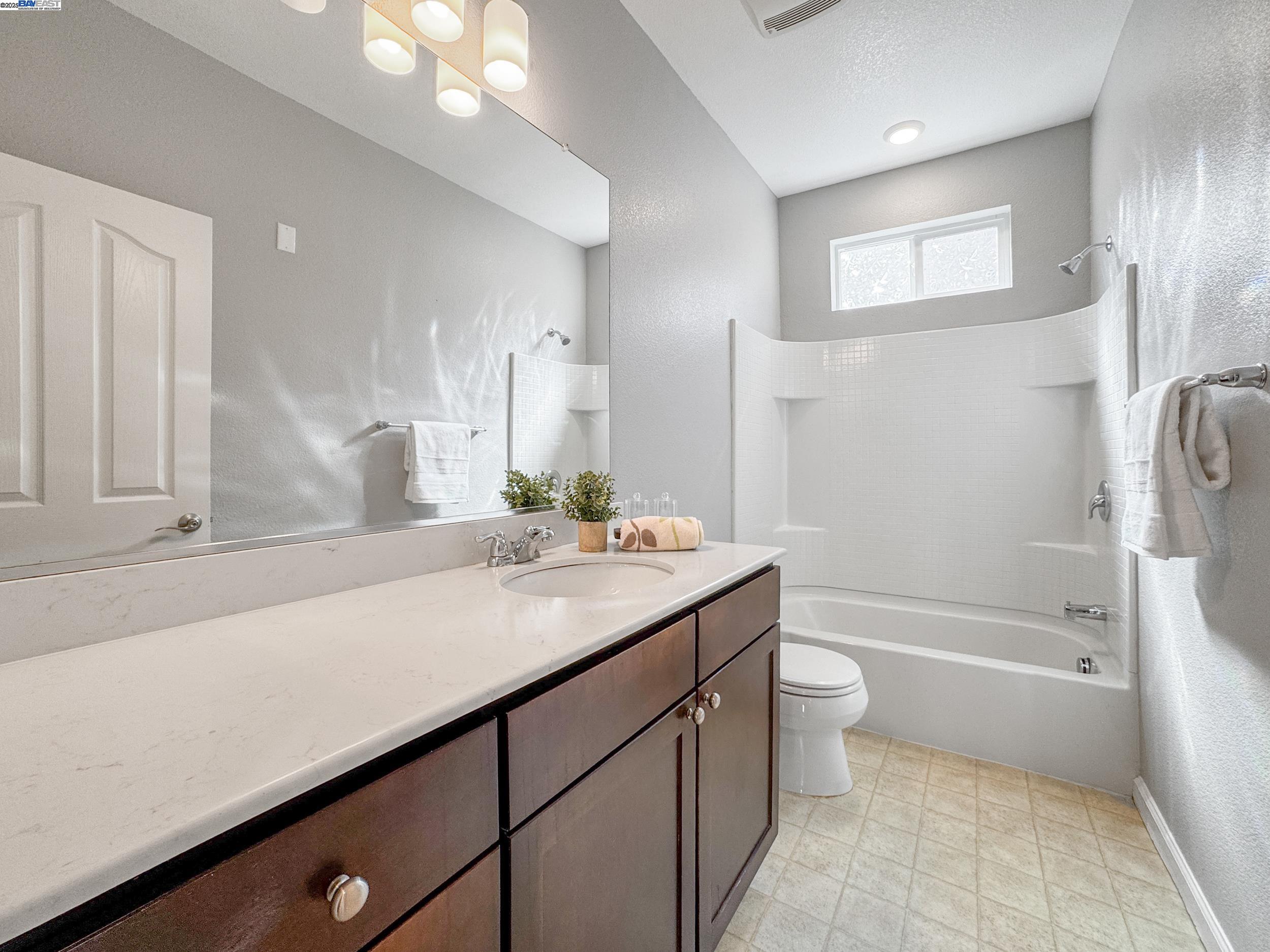 Detail Gallery Image 13 of 53 For 678 Barcelona Loop, Milpitas,  CA 95035 - 3 Beds | 3/1 Baths