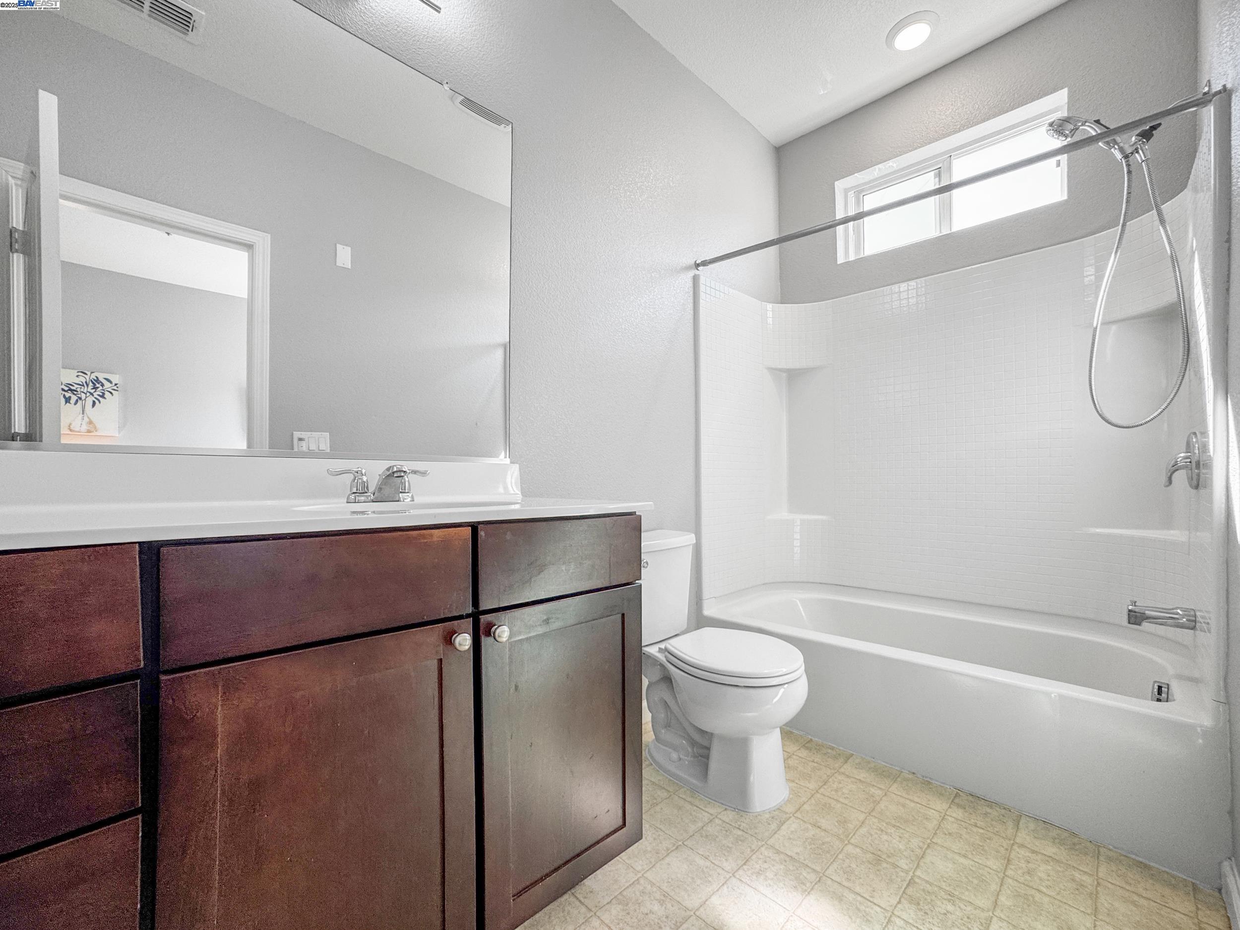 Detail Gallery Image 14 of 53 For 678 Barcelona Loop, Milpitas,  CA 95035 - 3 Beds | 3/1 Baths