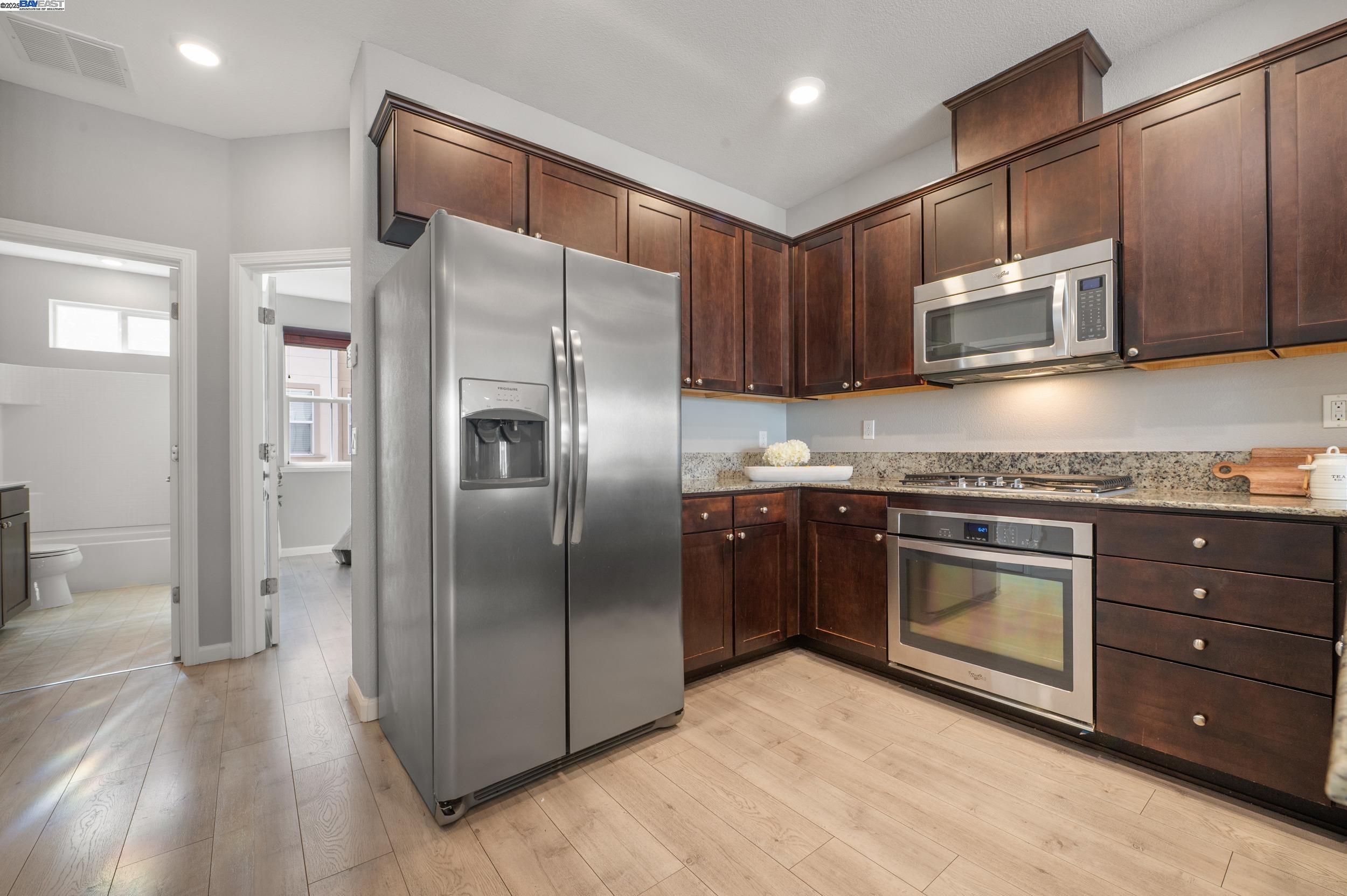 Detail Gallery Image 18 of 53 For 678 Barcelona Loop, Milpitas,  CA 95035 - 3 Beds | 3/1 Baths