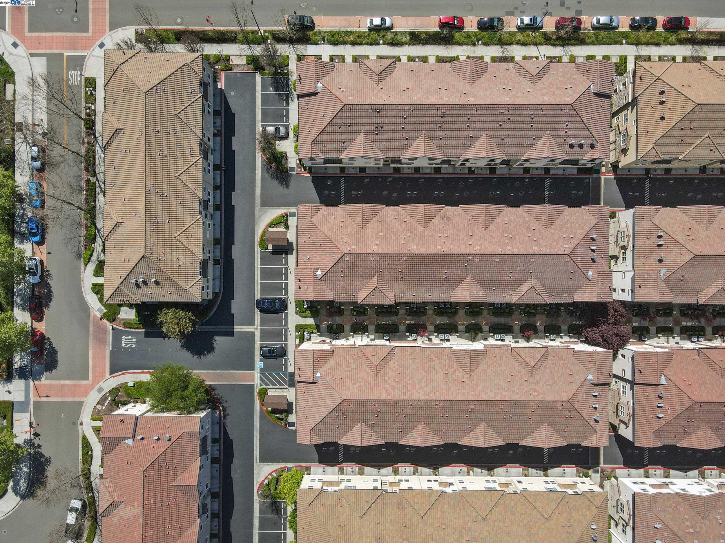 Detail Gallery Image 34 of 53 For 678 Barcelona Loop, Milpitas,  CA 95035 - 3 Beds | 3/1 Baths