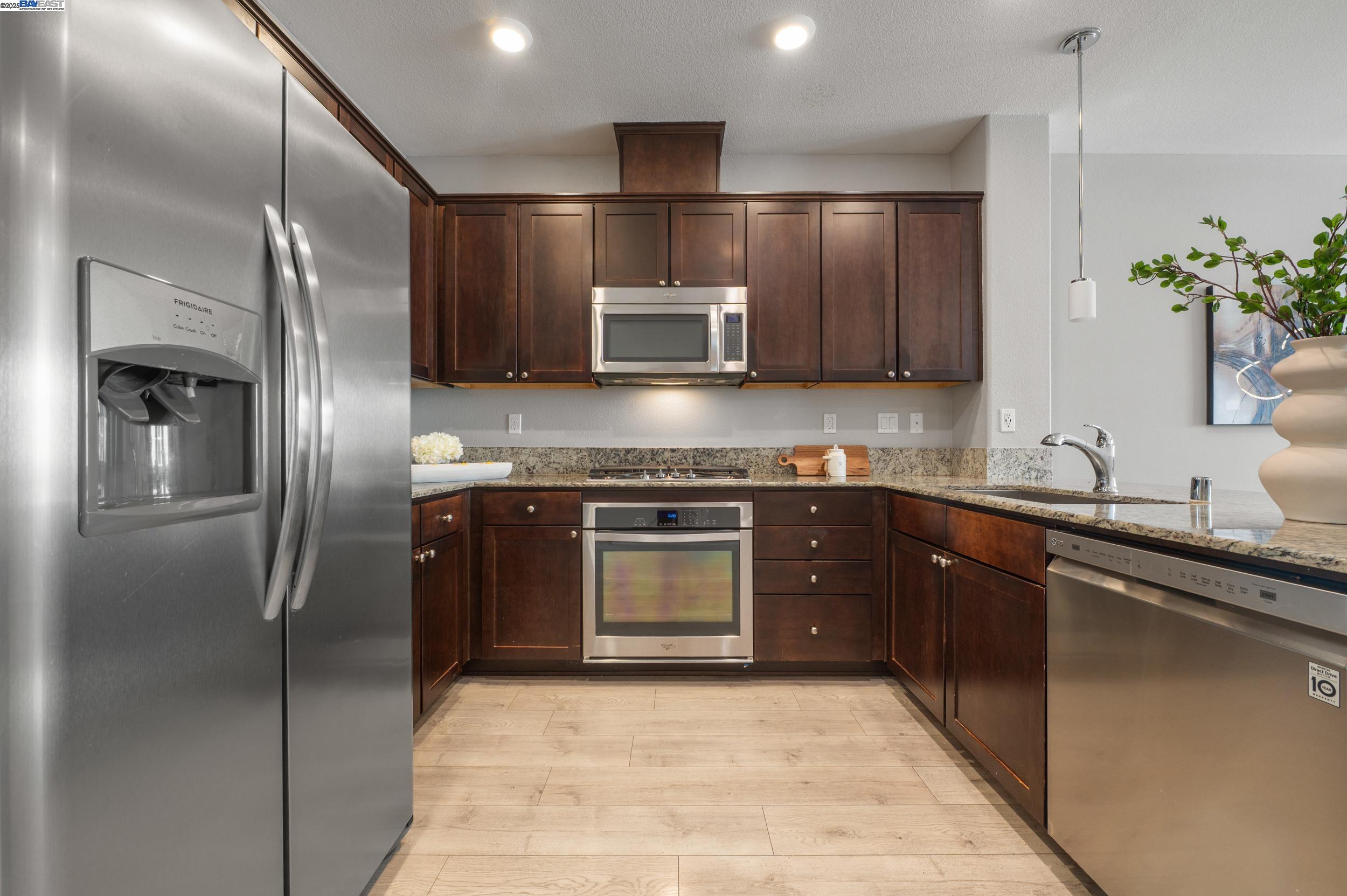 Detail Gallery Image 10 of 53 For 678 Barcelona Loop, Milpitas,  CA 95035 - 3 Beds | 3/1 Baths