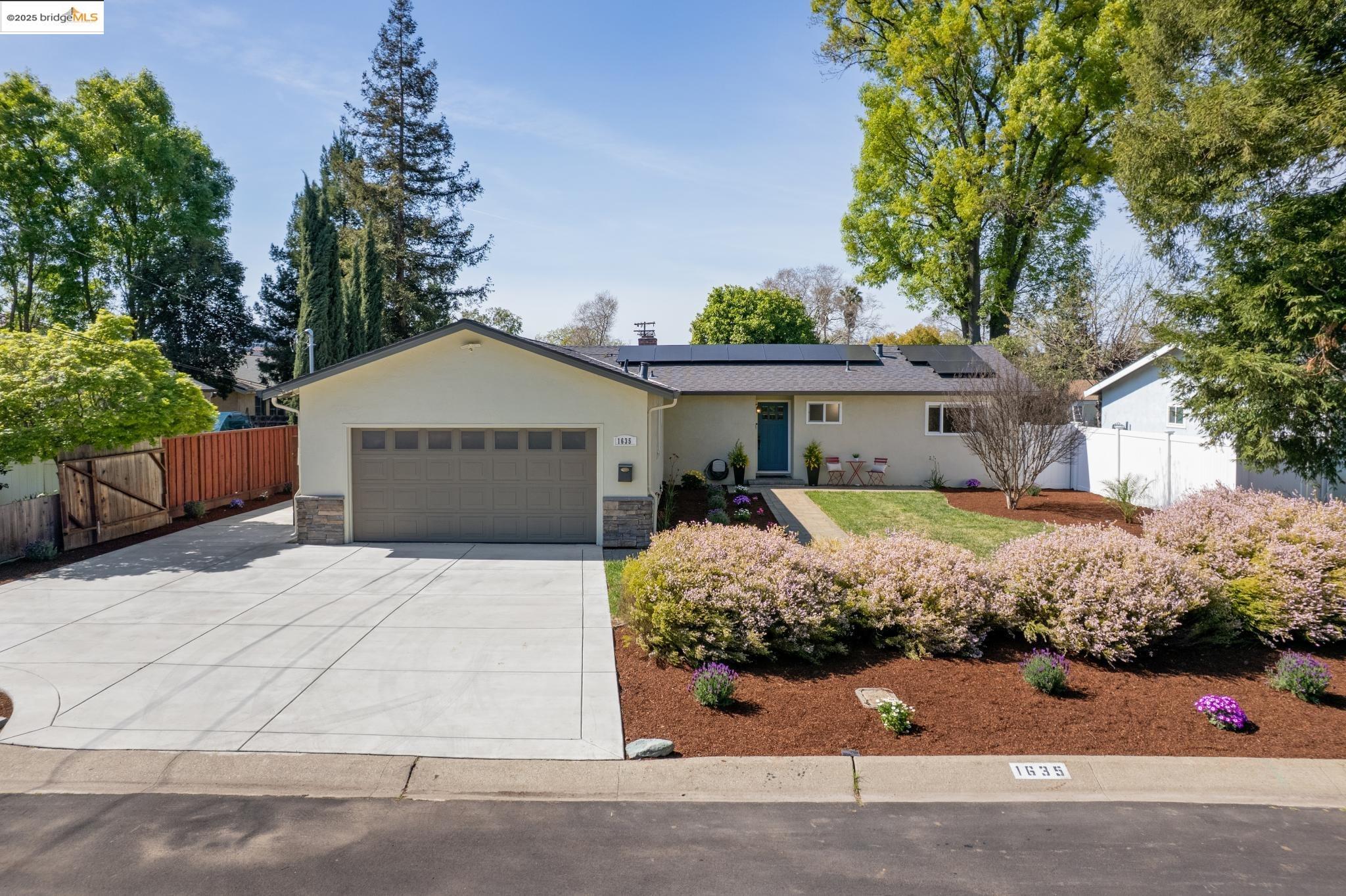 Detail Gallery Image 1 of 1 For 1635 Deardorff Ln, Concord,  CA 94519 - 3 Beds | 2 Baths